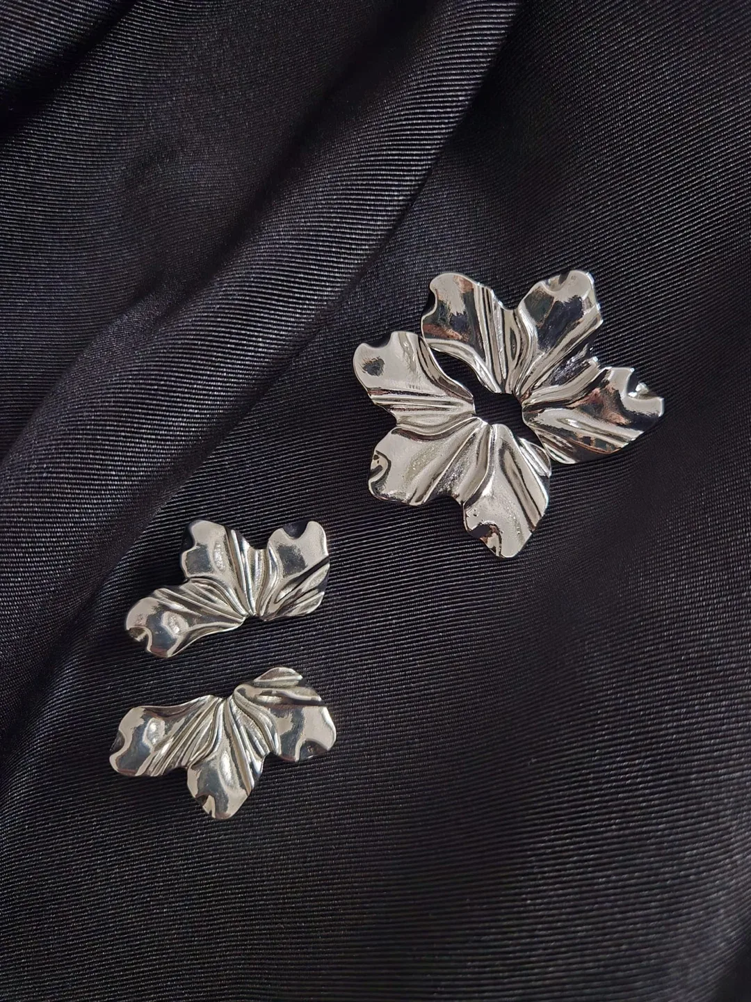 Silver Flower earrings thumbnail