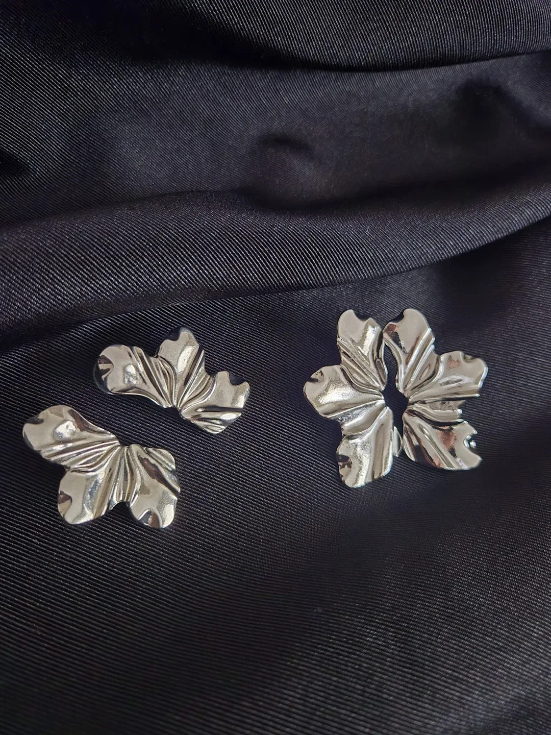 Silver Flower earrings image indicator(2)