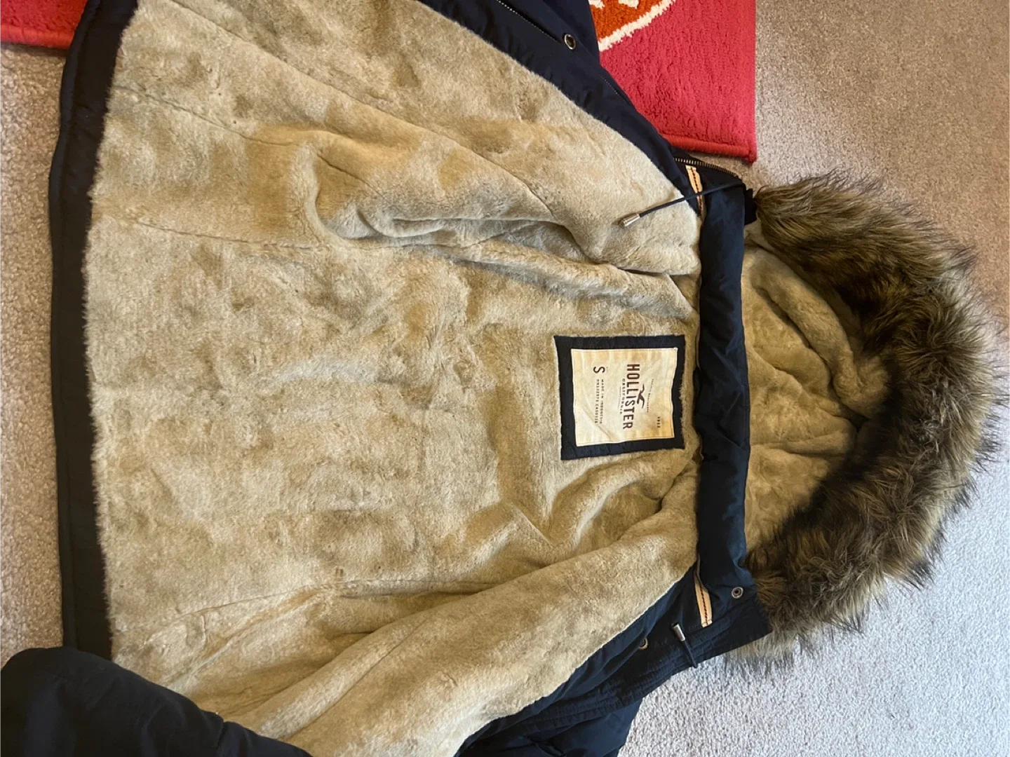 Hollister Puffer Jacket - Size S image indicator(3)