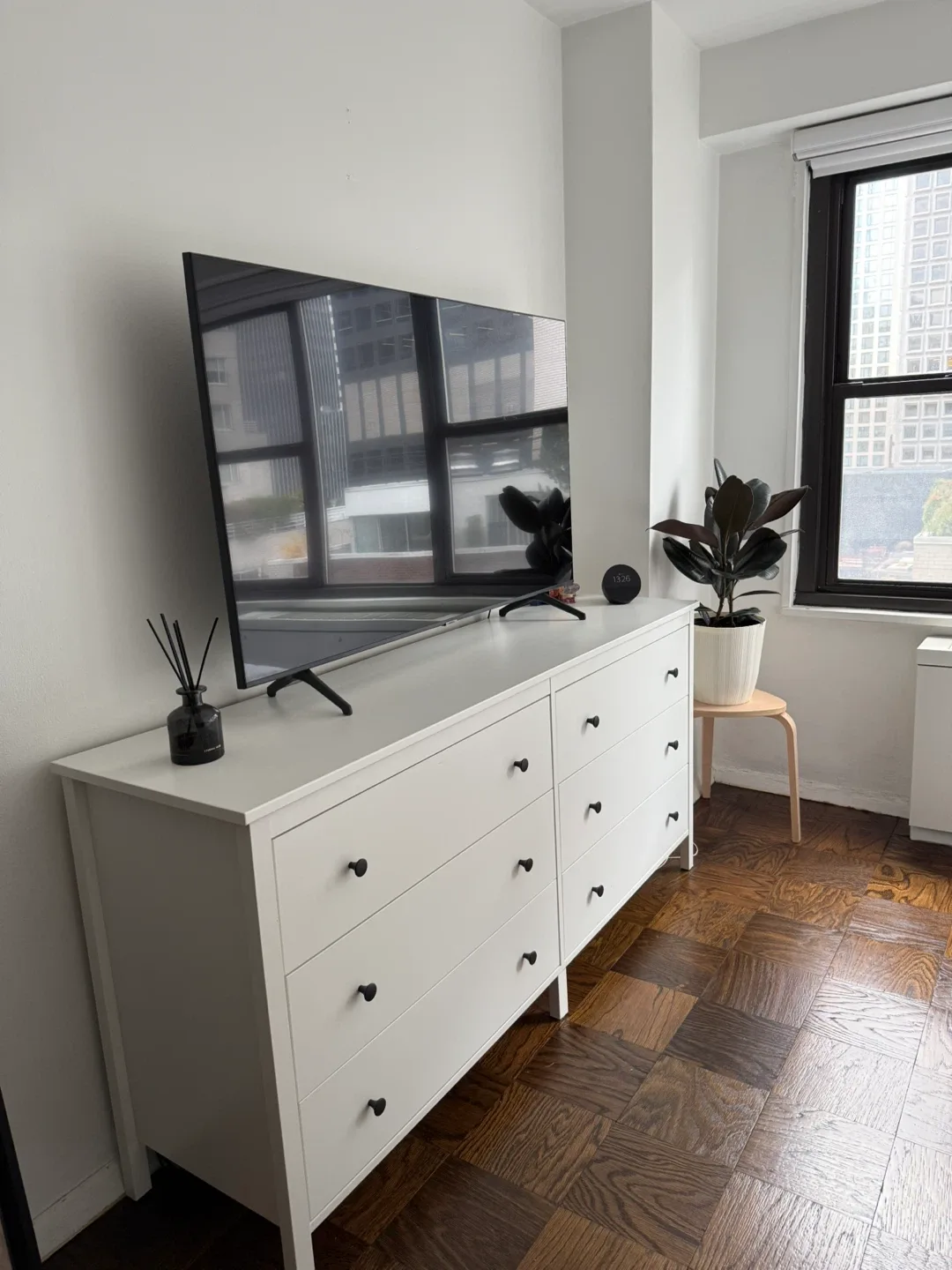 Ikea Hemnes White 6-Drawer Dresser image indicator(5)