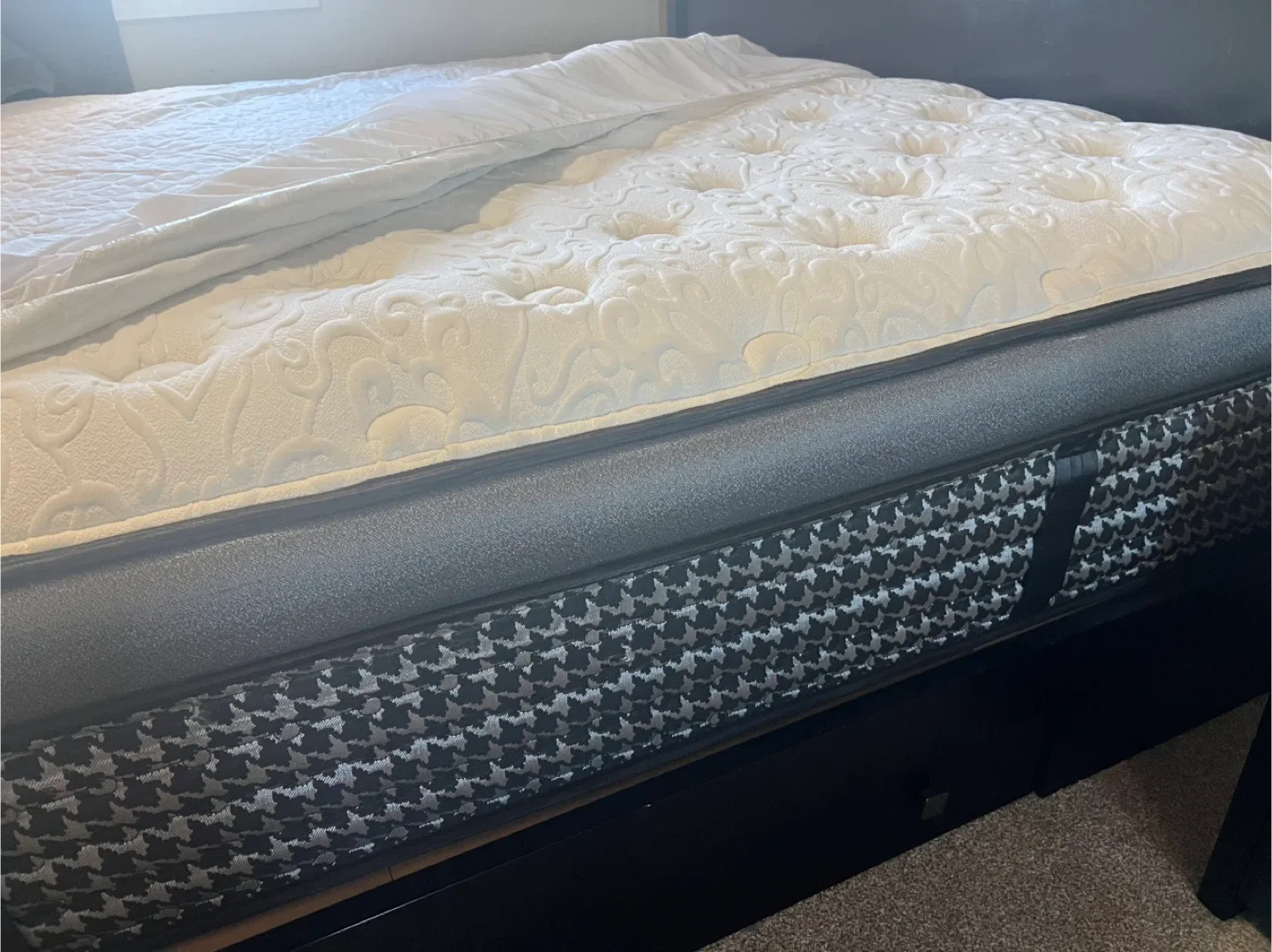 Kind size heavy duty bed with drawers and mattress image indicator(3)