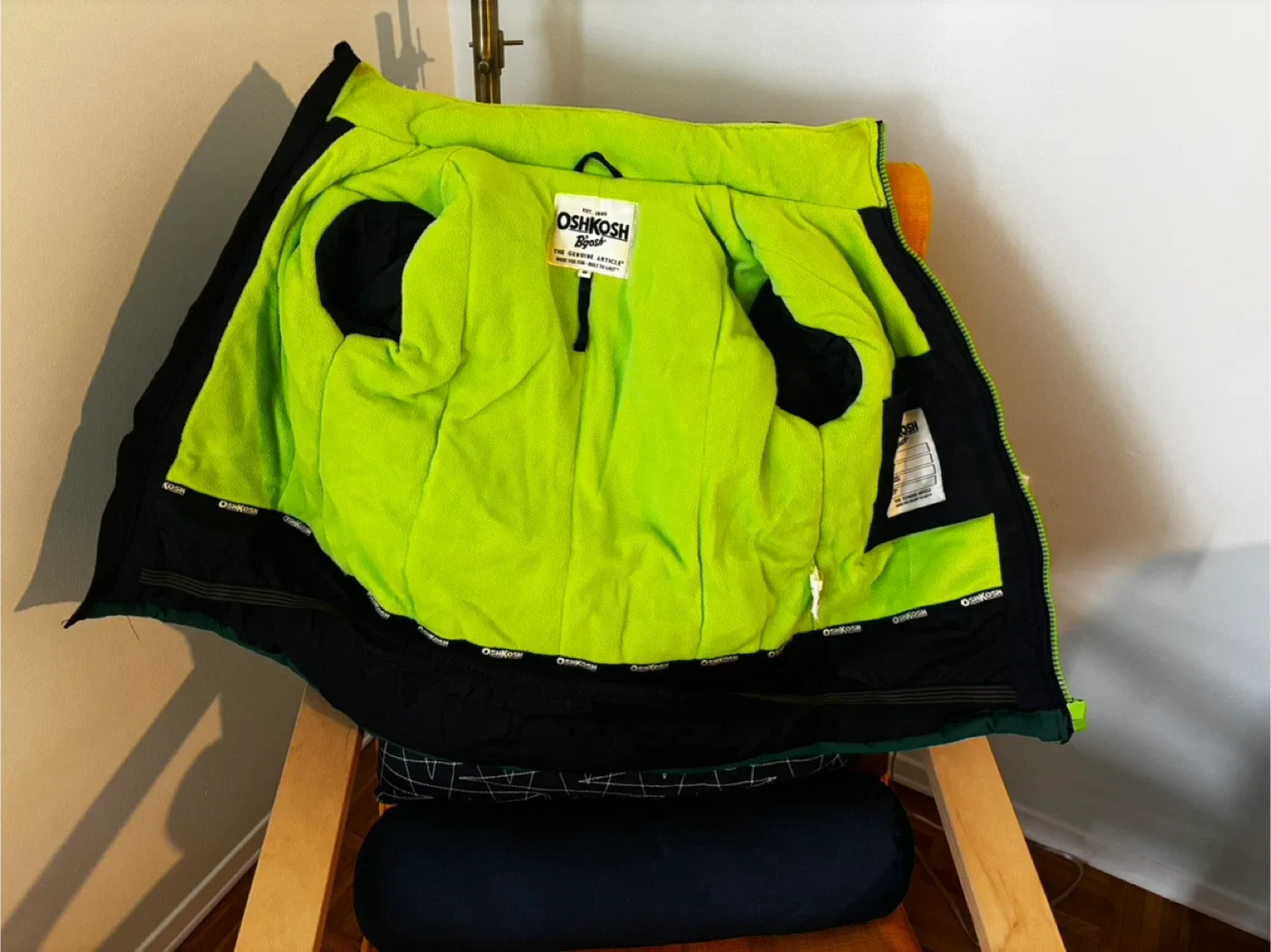 OshKosh B'gosh Winter Jacket Size 8 image indicator(3)