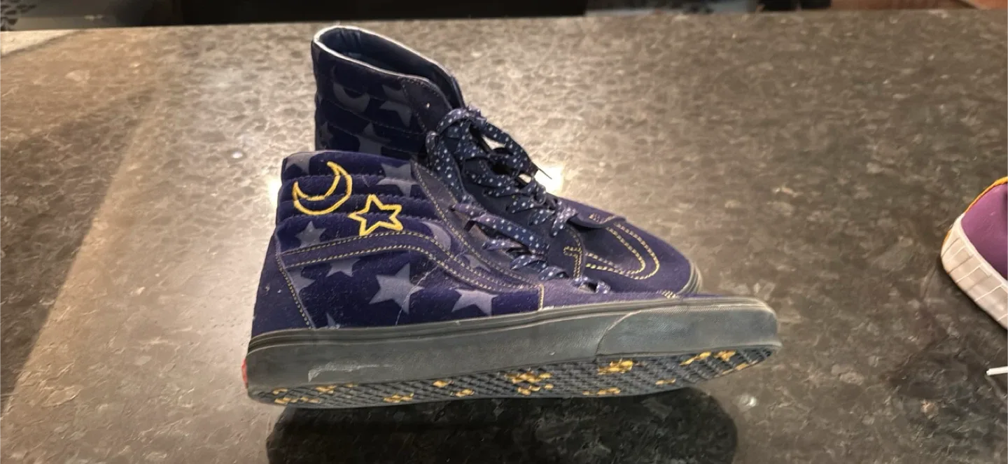 Men’s Disney Vans image indicator(2)