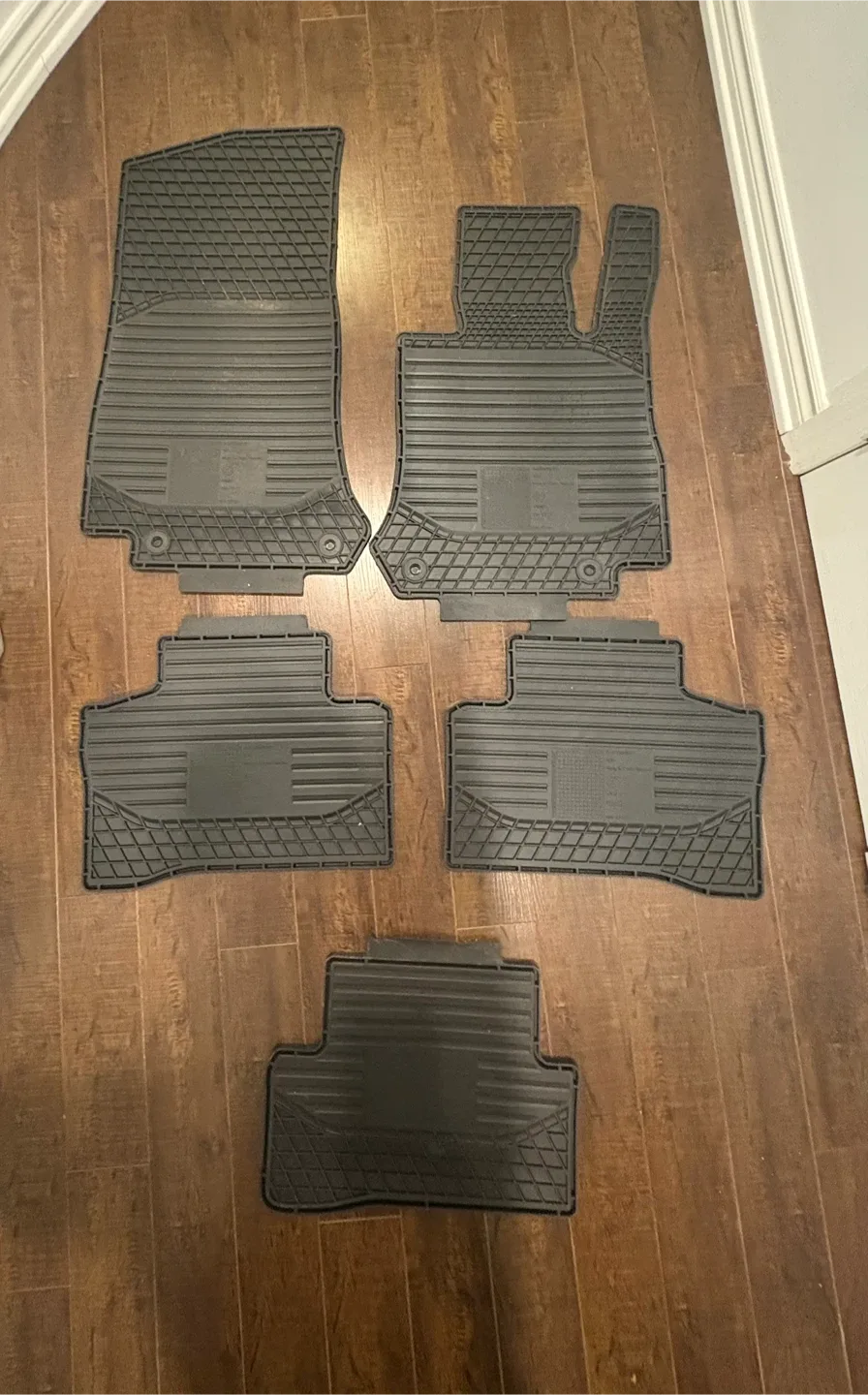 Mercedes-Benz Floor Mats - Black Rubber Set image indicator(2)