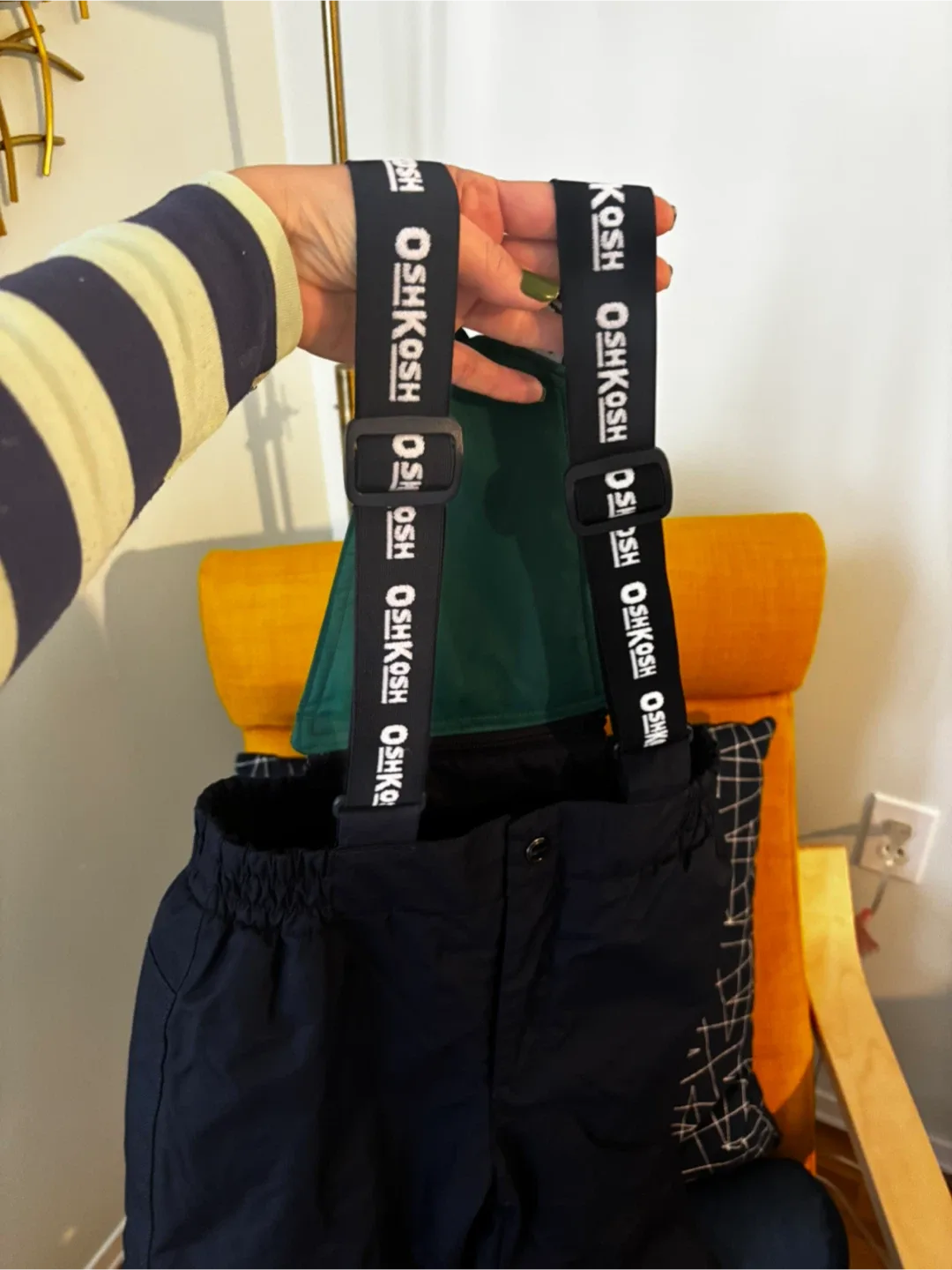 OshKosh B'gosh Snow Pants - Size 8 (black Friday ) image indicator(4)