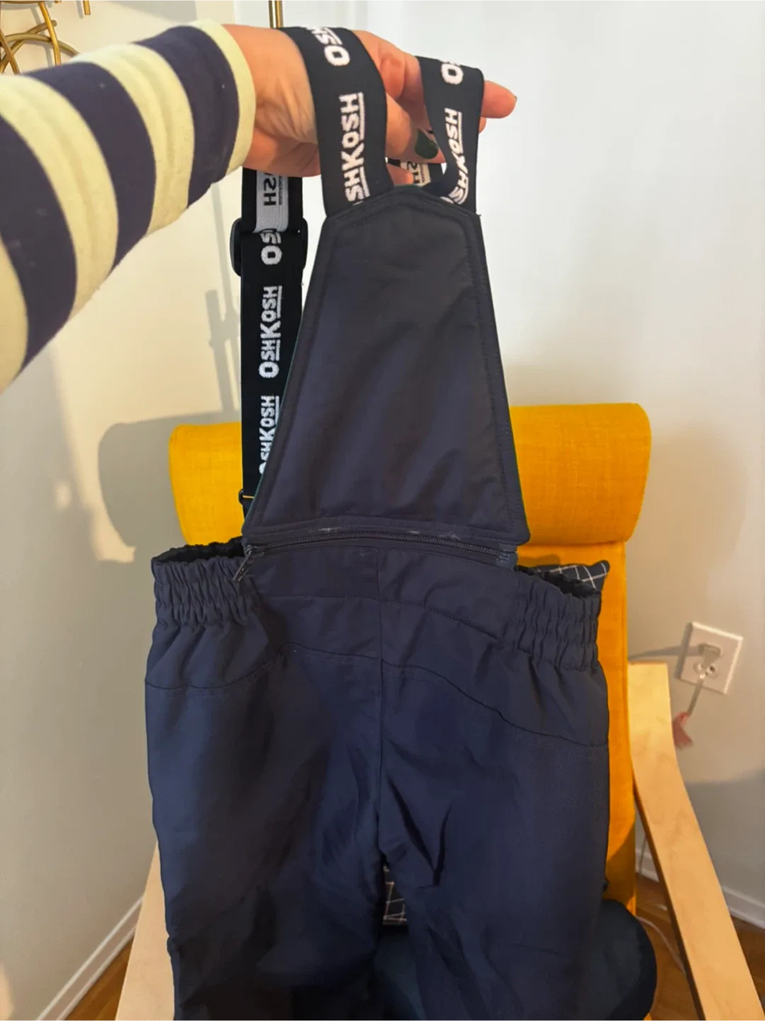 OshKosh B'gosh Snow Pants - Size 8 (black Friday ) image indicator(2)