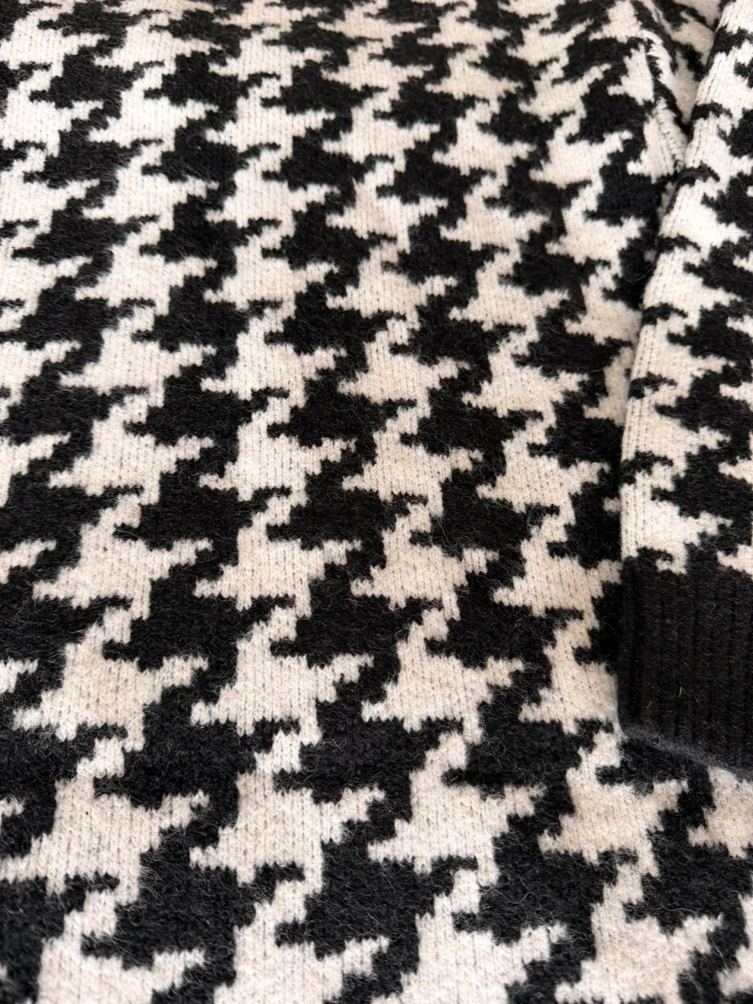 H&M Houndstooth Knit Sweater - Size XS image indicator(2)