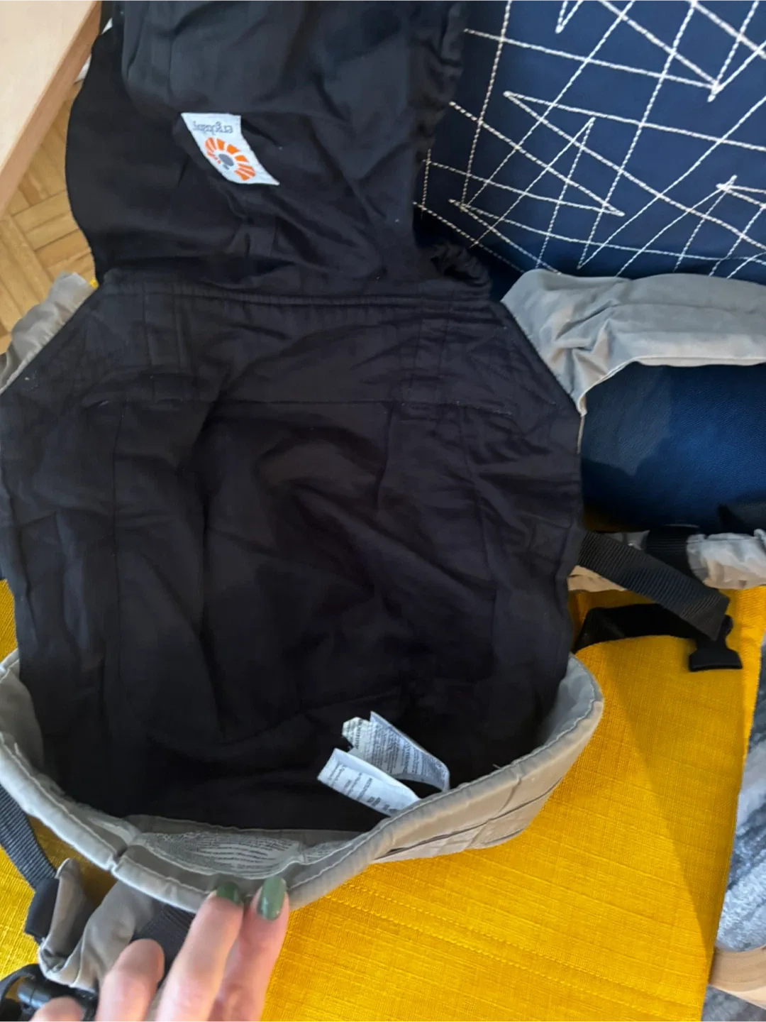 Ergobaby Carrier - Black & Grey image indicator(3)