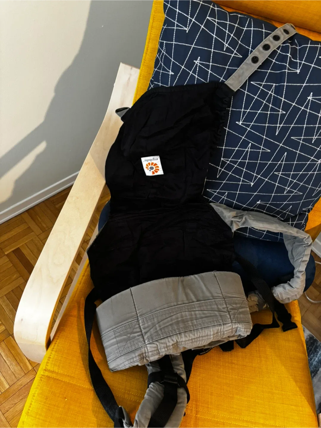 Ergobaby Carrier - Black & Grey image indicator(2)