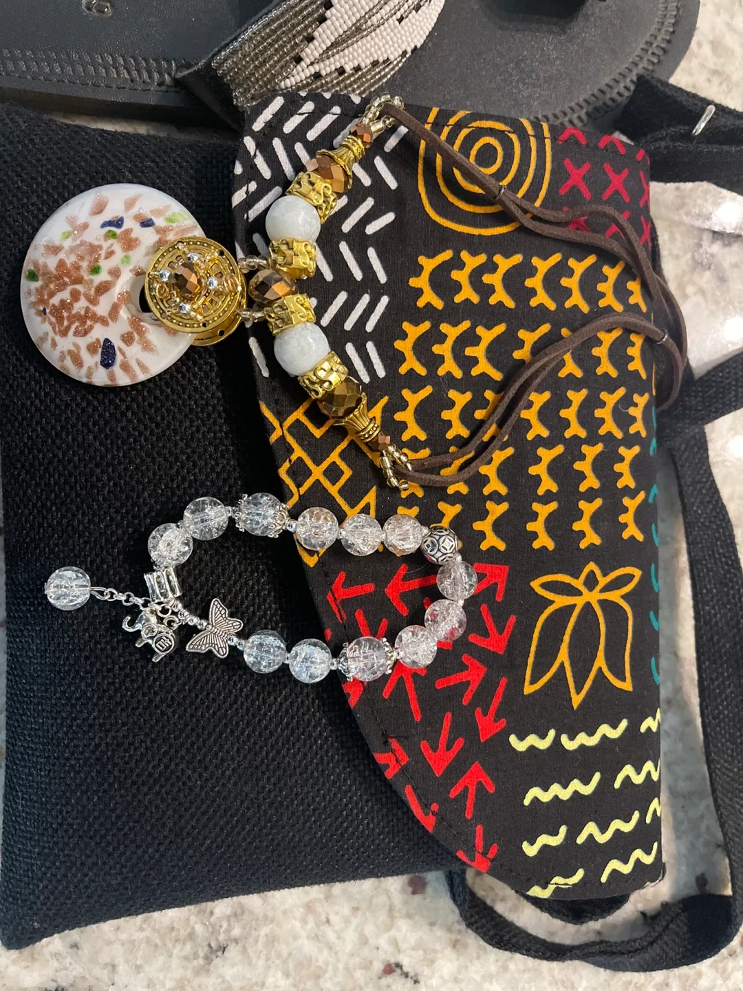 Sandals size 39 & bag & bracelet & necklace from Kenya image indicator(3)