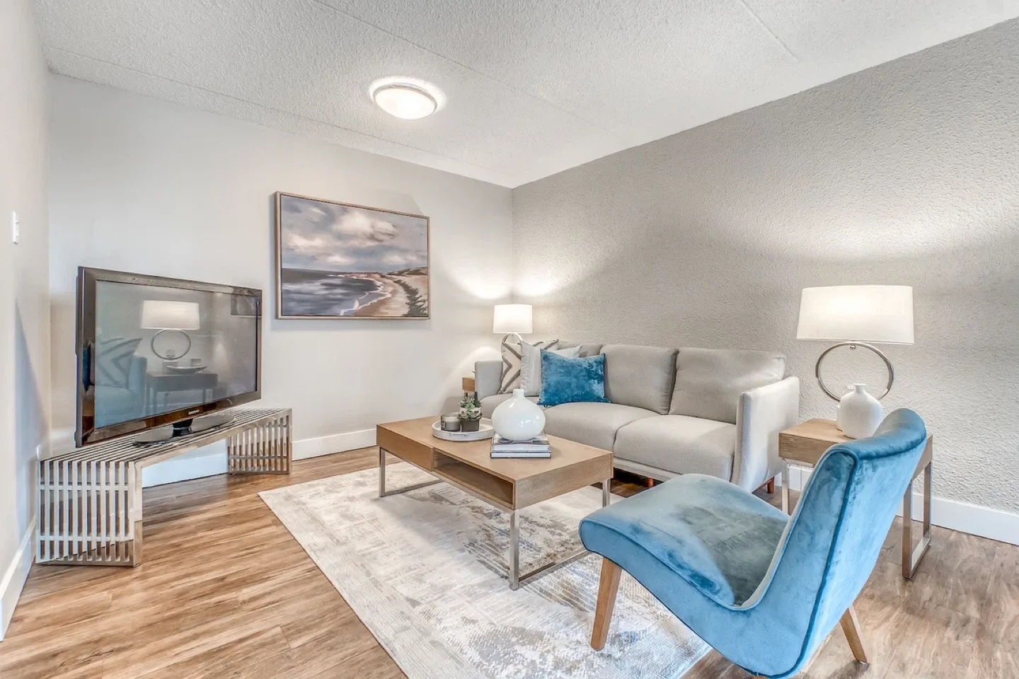 2-Bed Apartment Lease takeover (Downtown) image indicator(4)