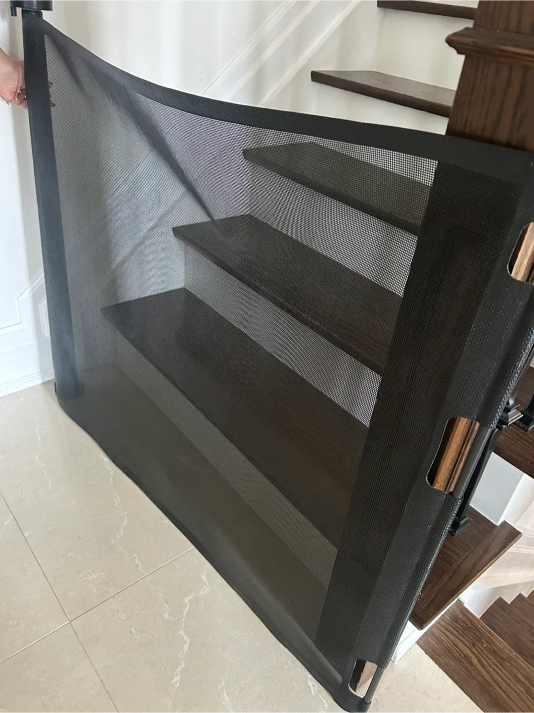 Retractable Baby Gate, Black Mesh image indicator(2)