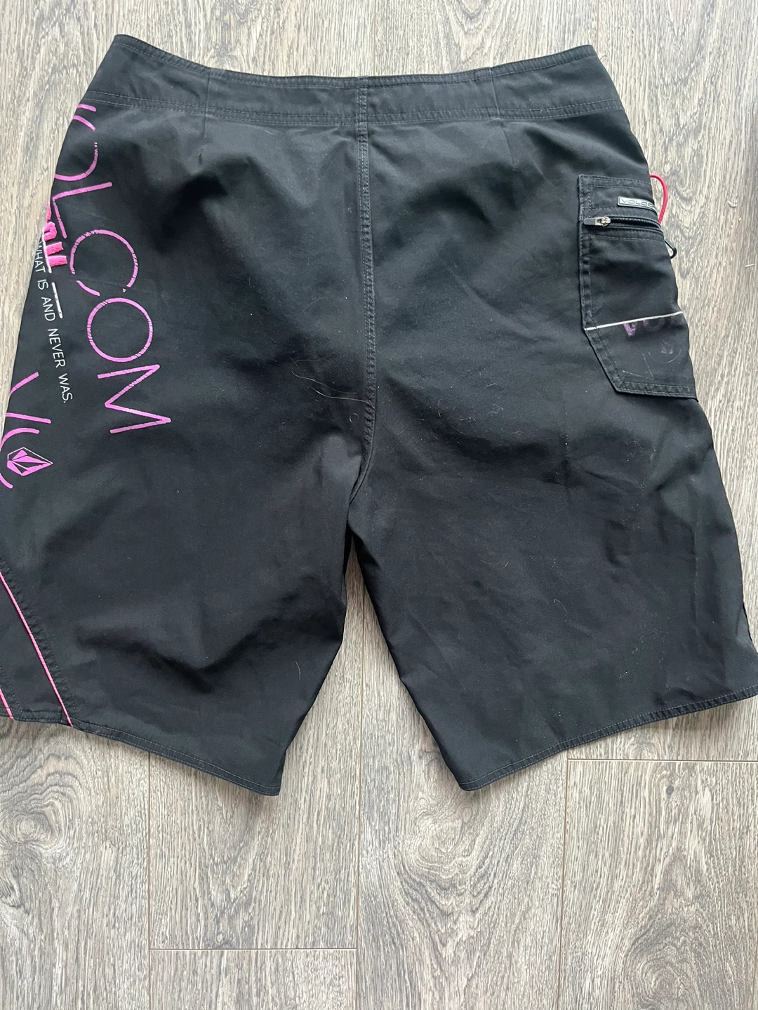 Men’s L Volcom Black Board Shorts/ Swim Trunks - photo 3