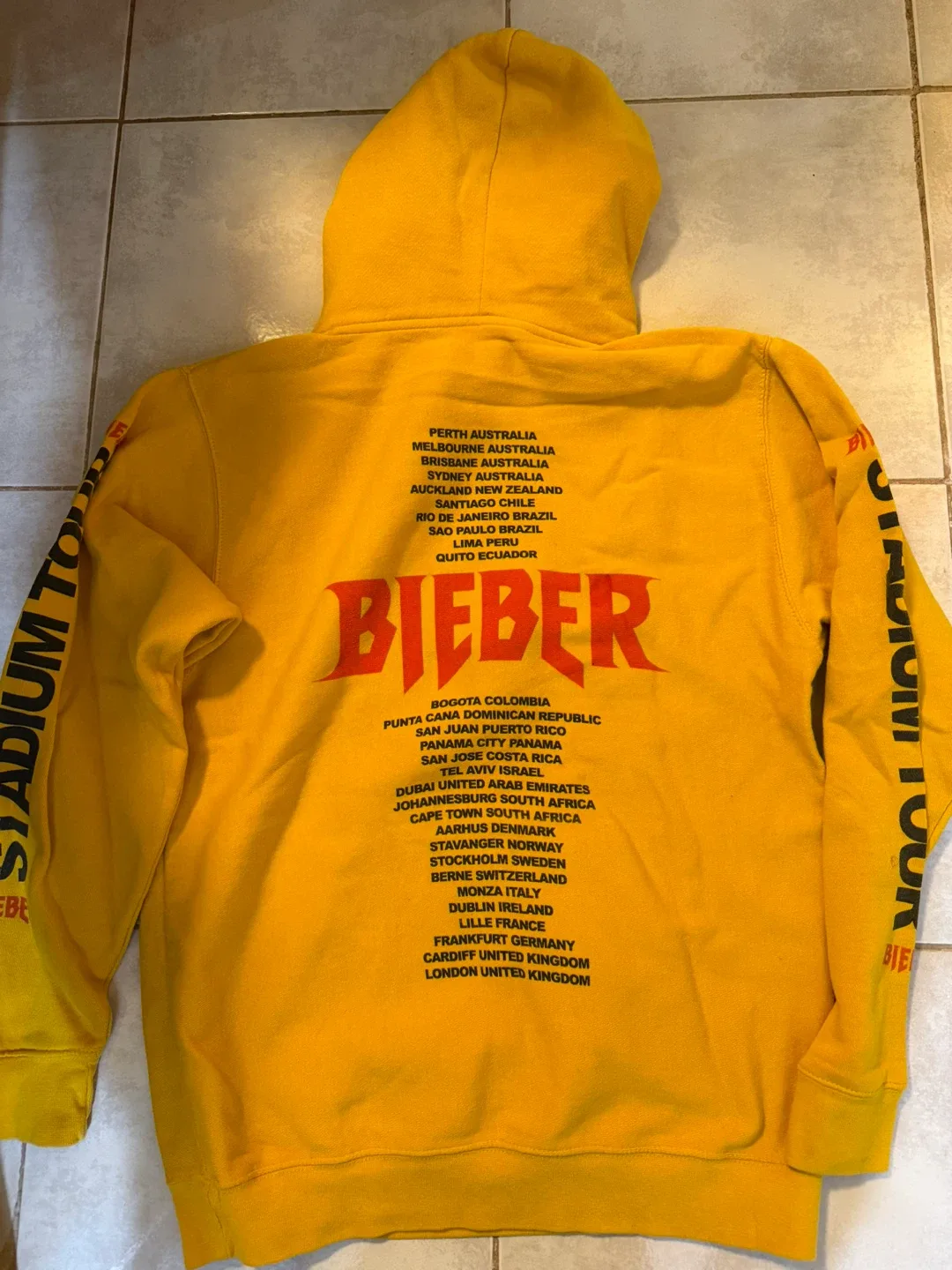 Bieber Hoodie image indicator(2)