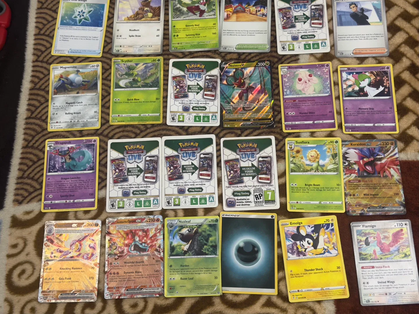 Pokémon Trading Cards - Assorted Lot