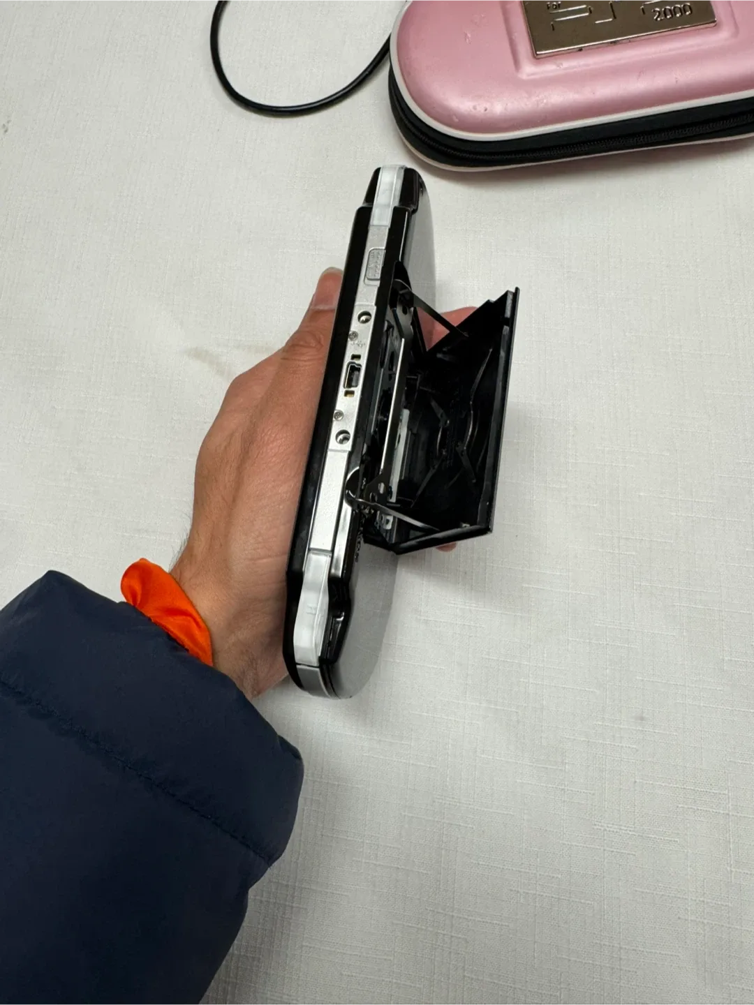 Sony PSP 2000 Black with Pink Case image indicator(4)