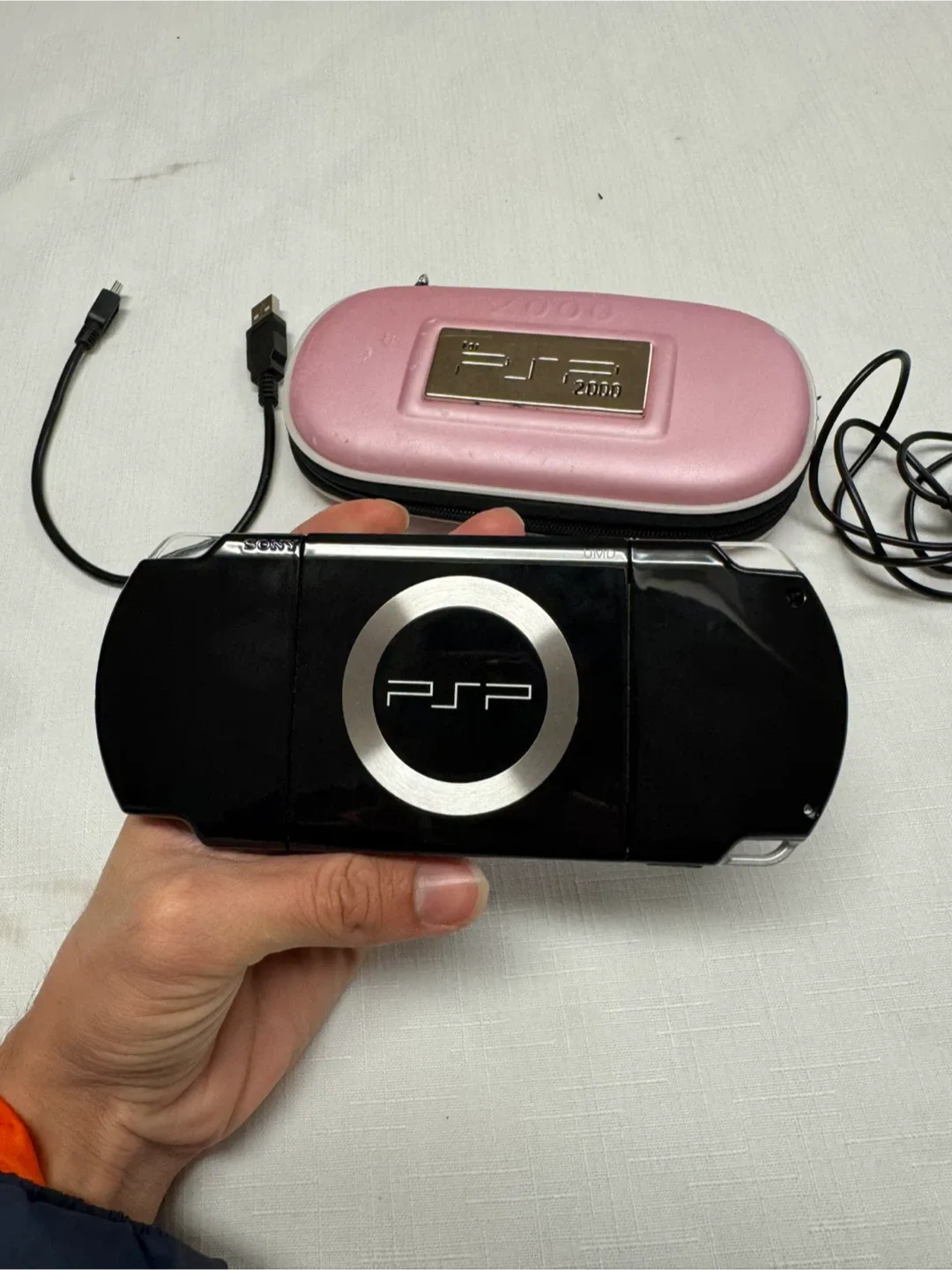 Sony PSP 2000 Black with Pink Case image indicator(2)