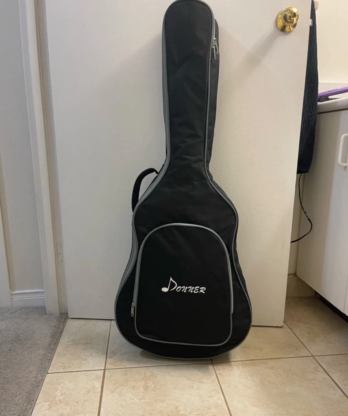 Donner Acoustic Guitar with Accessories image indicator(7)