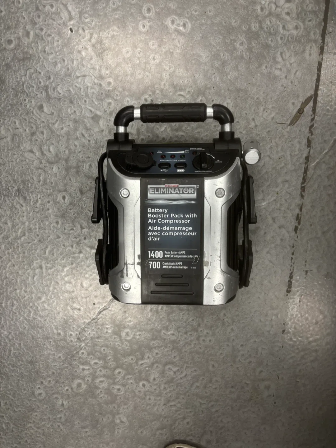 MotoMaster Eliminator Jump Starter w/ Air Compressor image indicator(2)