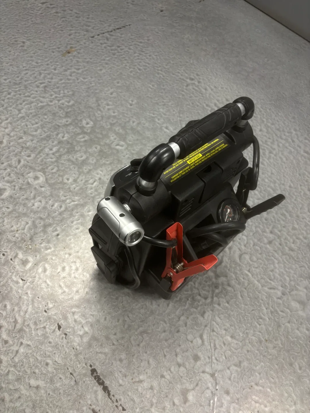 MotoMaster Eliminator Jump Starter w/ Air Compressor image indicator(5)