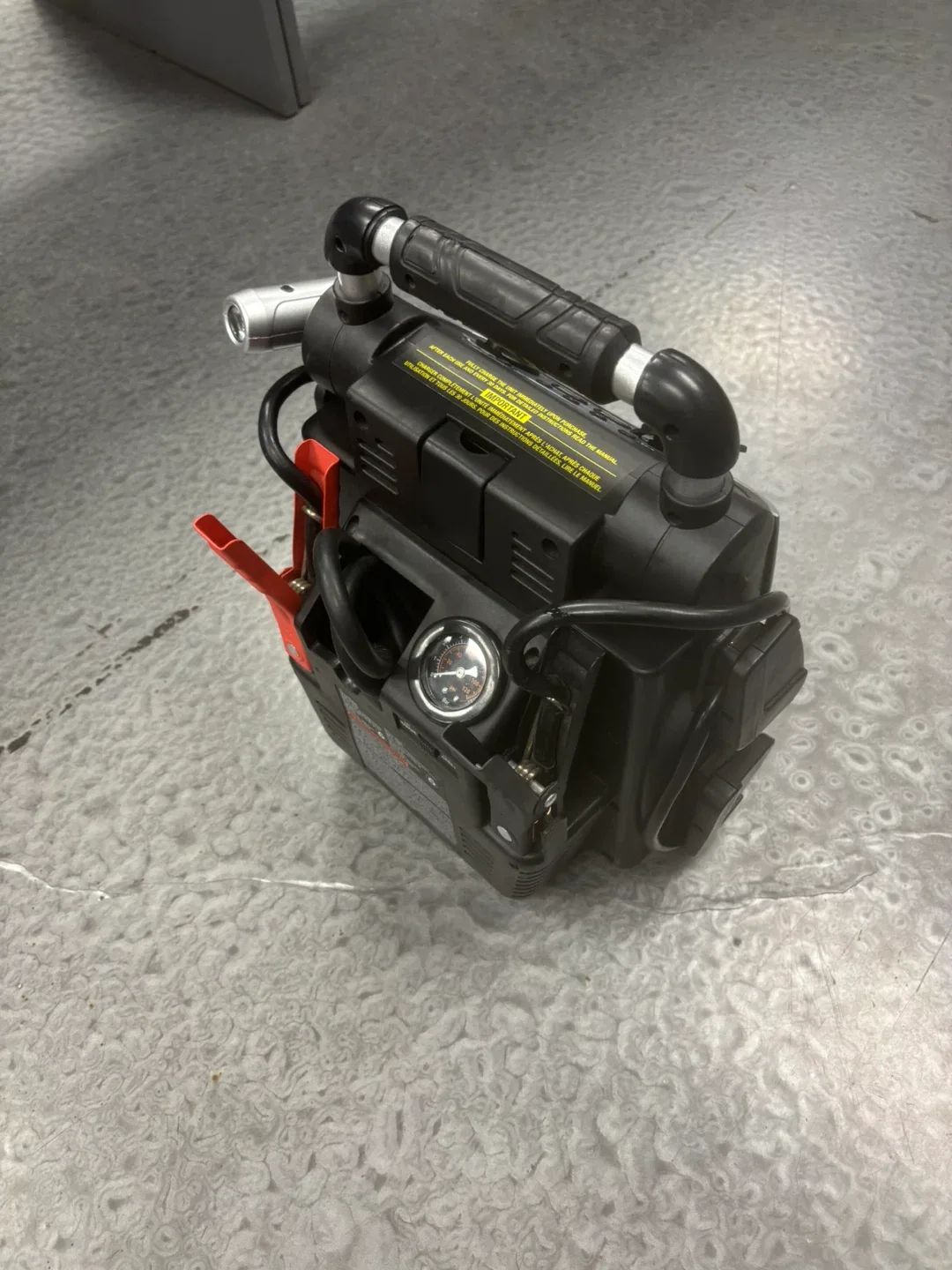 MotoMaster Eliminator Jump Starter w/ Air Compressor image indicator(4)