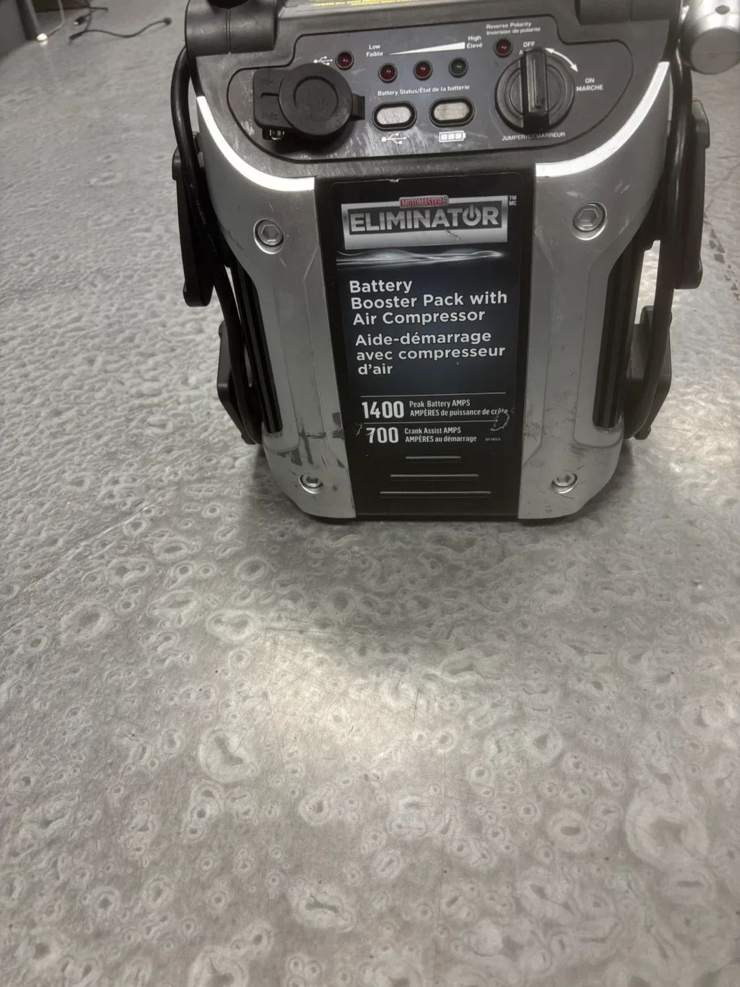 MotoMaster Eliminator Jump Starter w/ Air Compressor image indicator(6)