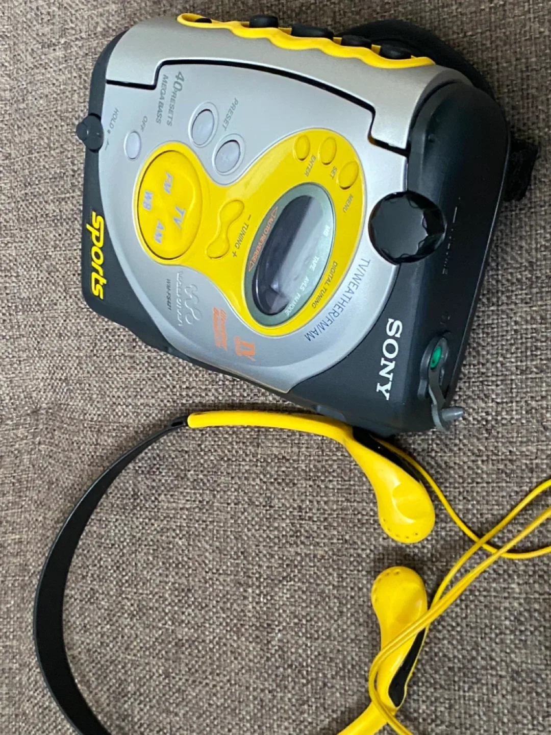 Sony Sports Walkman AM/FM Radio Cassette Player image indicator(6)