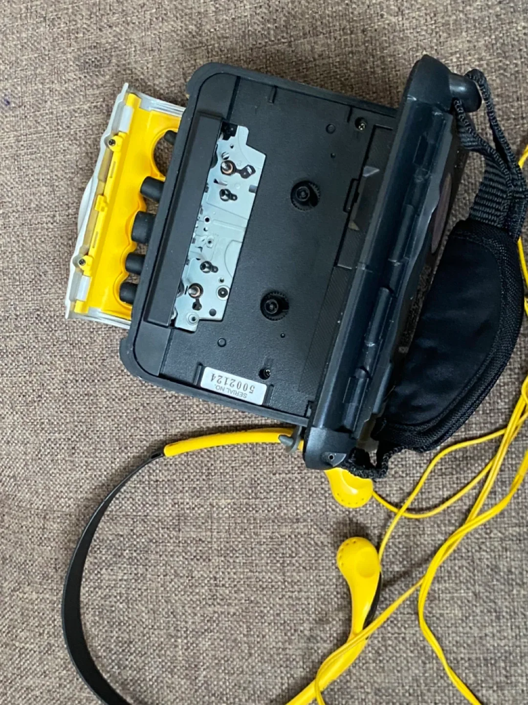 Sony Sports Walkman AM/FM Radio Cassette Player image indicator(4)