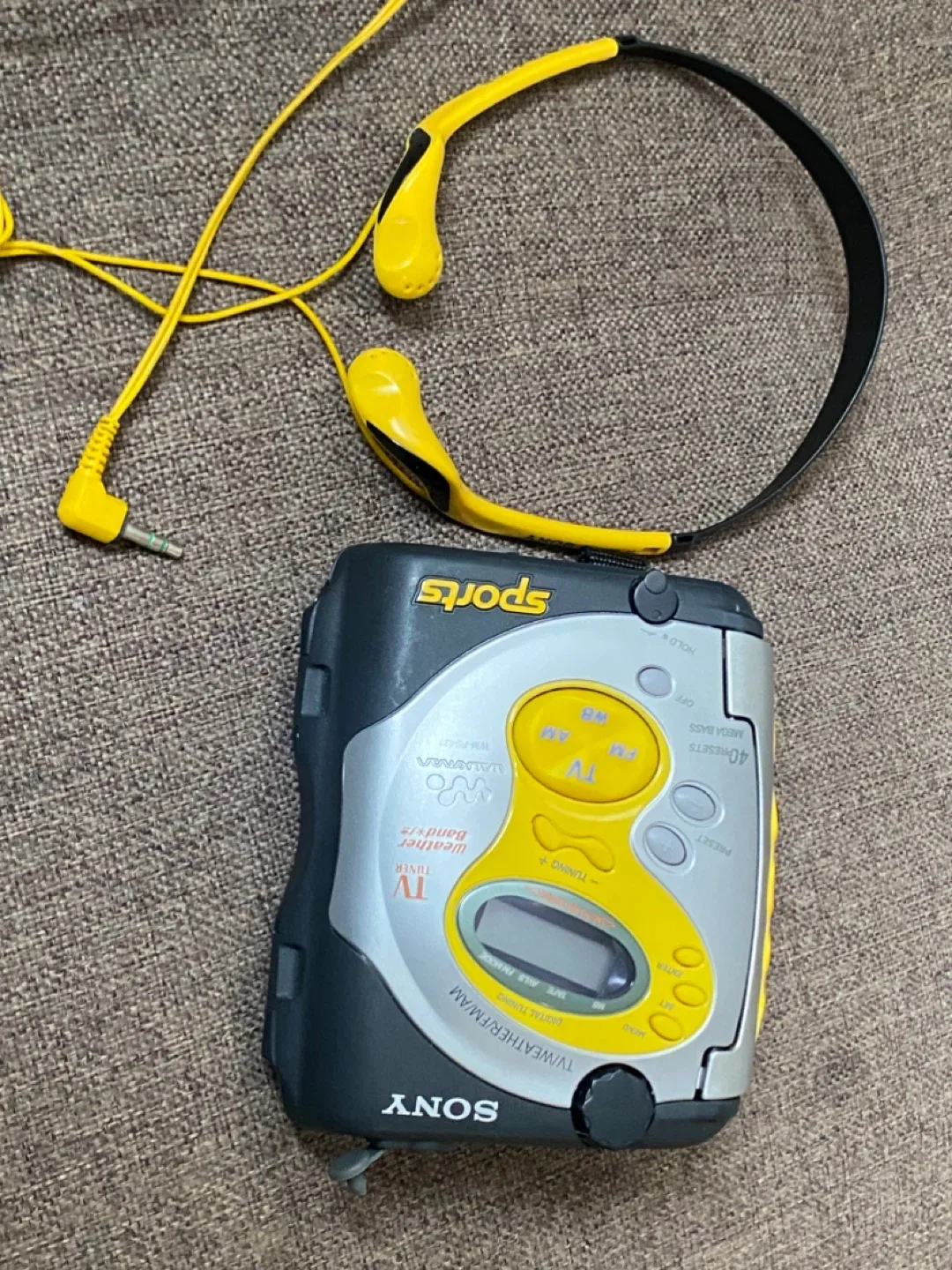 Sony Sports Walkman AM/FM Radio Cassette Player image indicator(2)