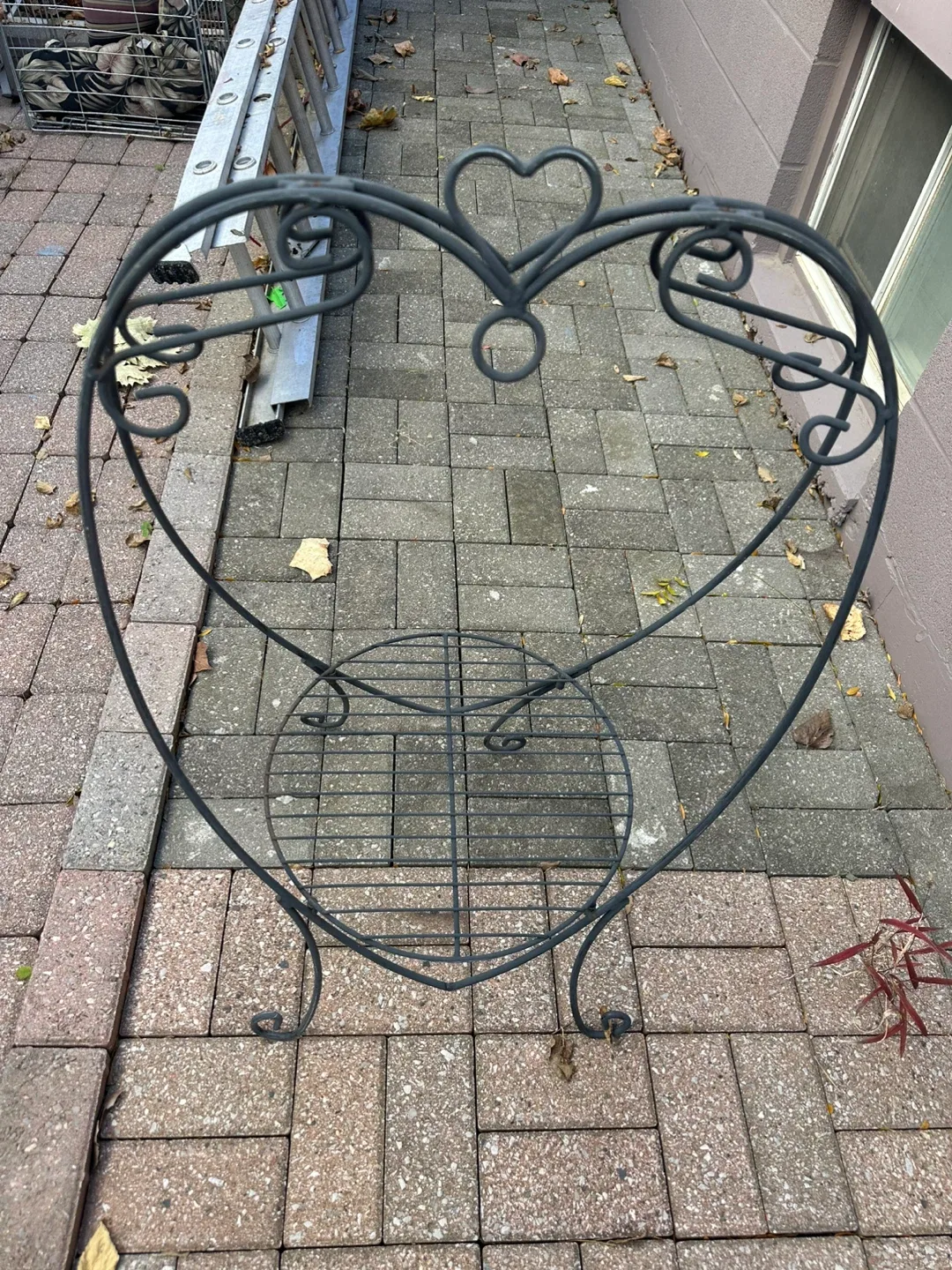 Metal Plant Stand - Heart Design image indicator(2)