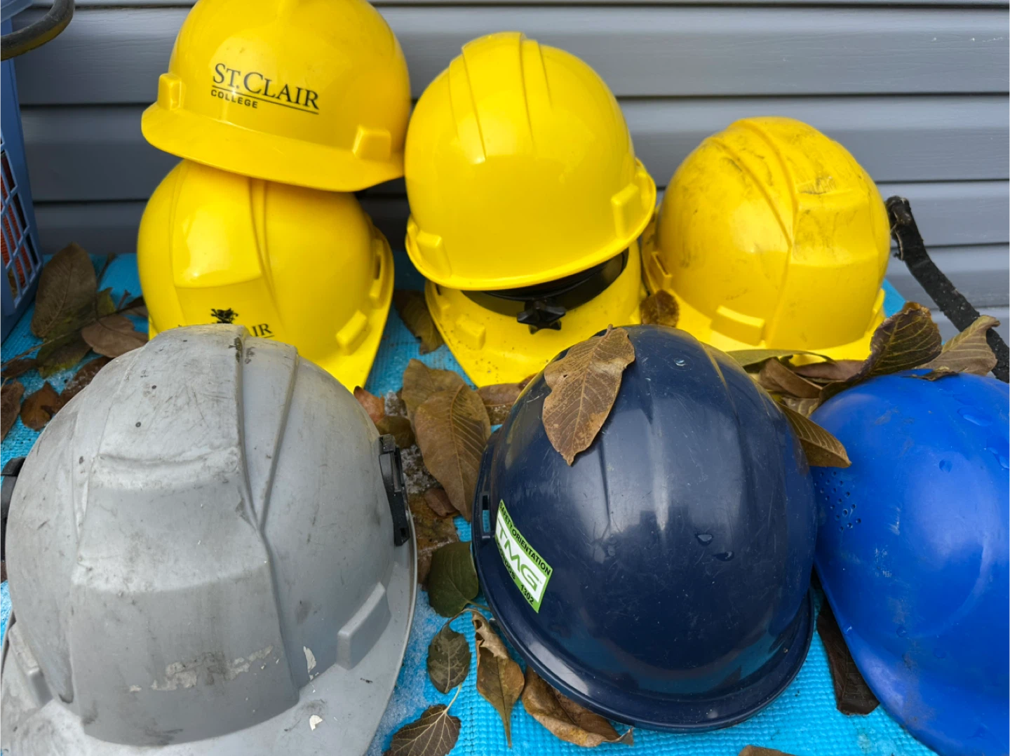 Assorted Hard Hats - all for 20$ - photo 2