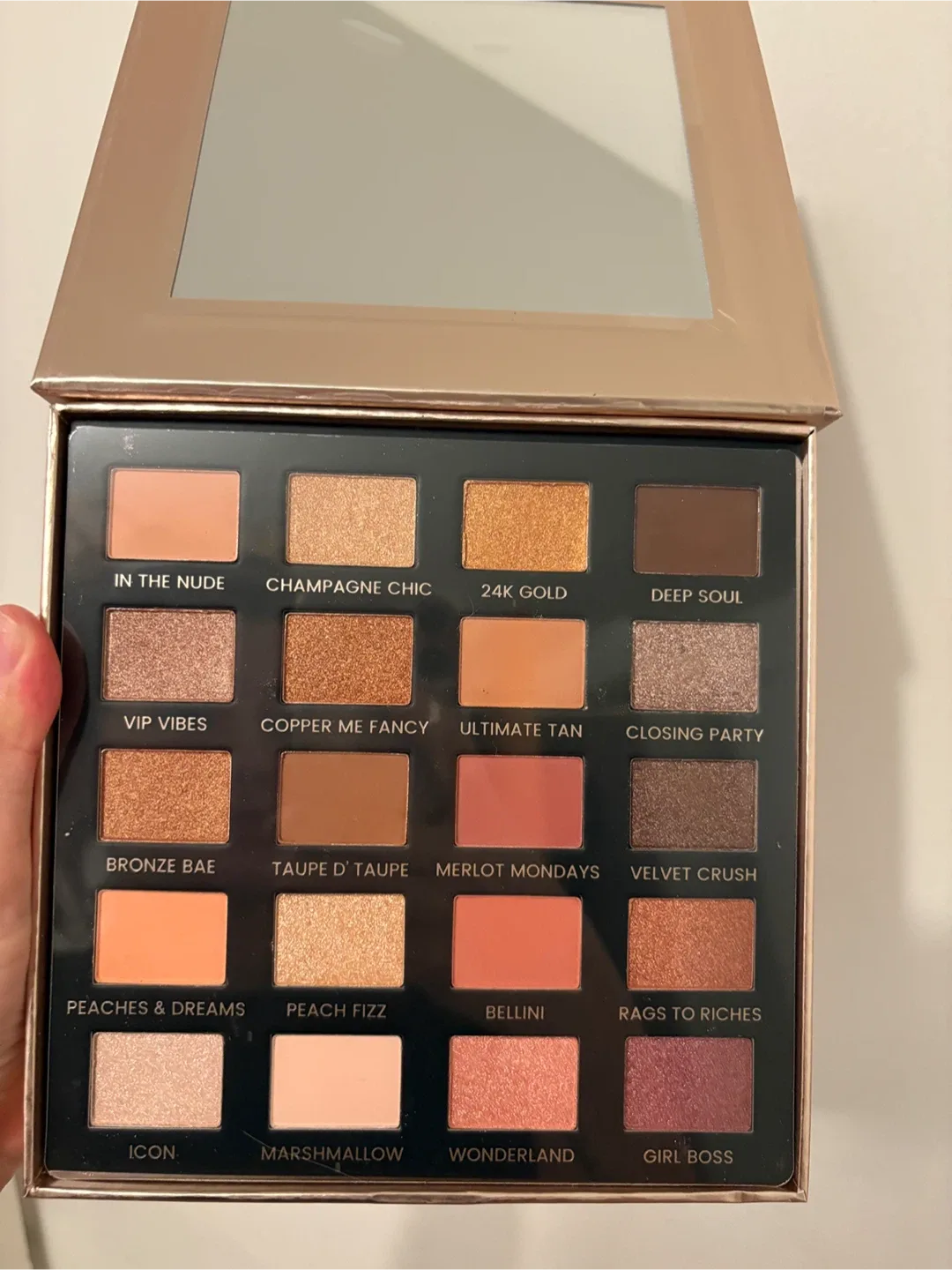 Iconic London Eyeshadow Palette image indicator(2)