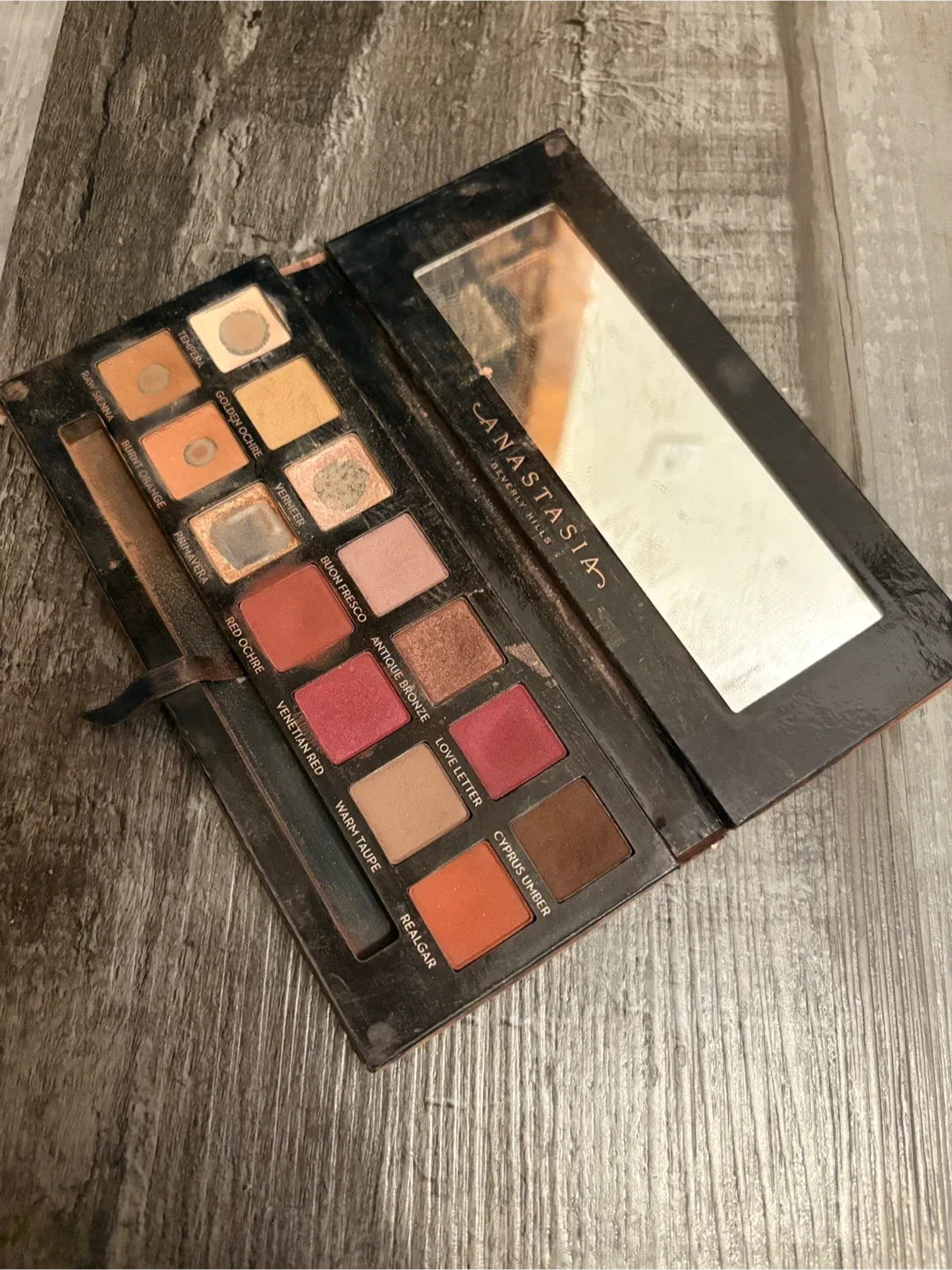 Iconic London Eyeshadow Palette image indicator(7)