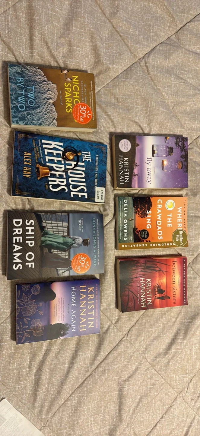 Mixed Lot of Novels - Nicholas Sparks, Kristin Hannah & More