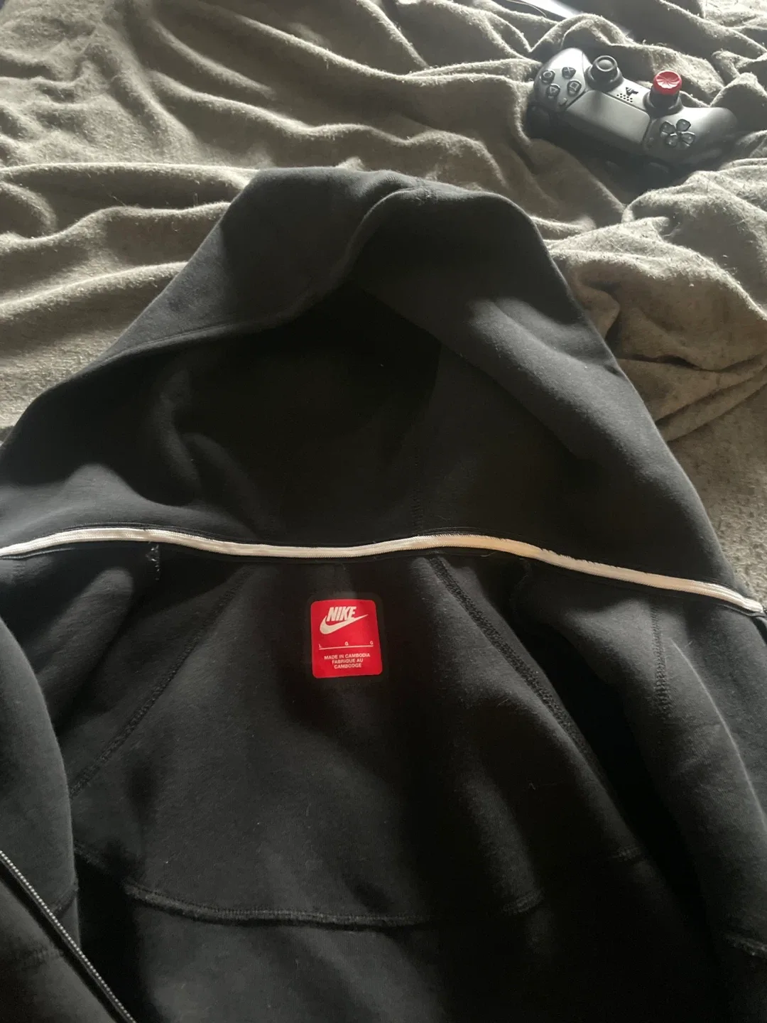 Nike Black Tech Fleece Hoodie - Size L image indicator(2)