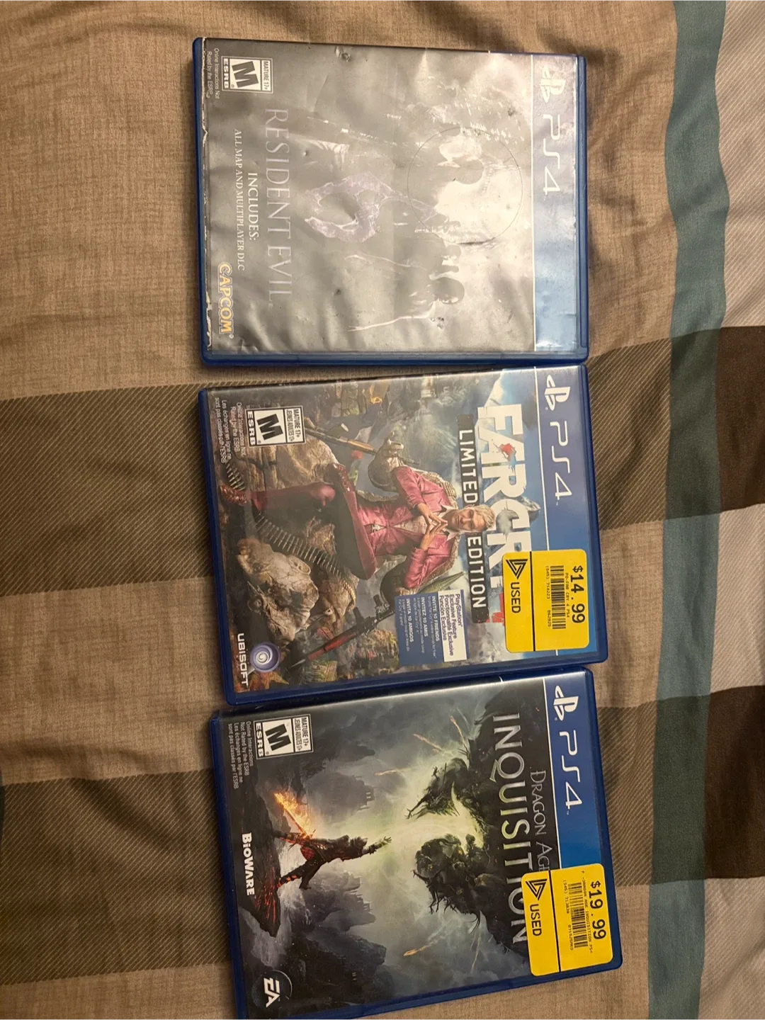 PS4 500gb ,Games, Console and Controllers Bundle image indicator(3)