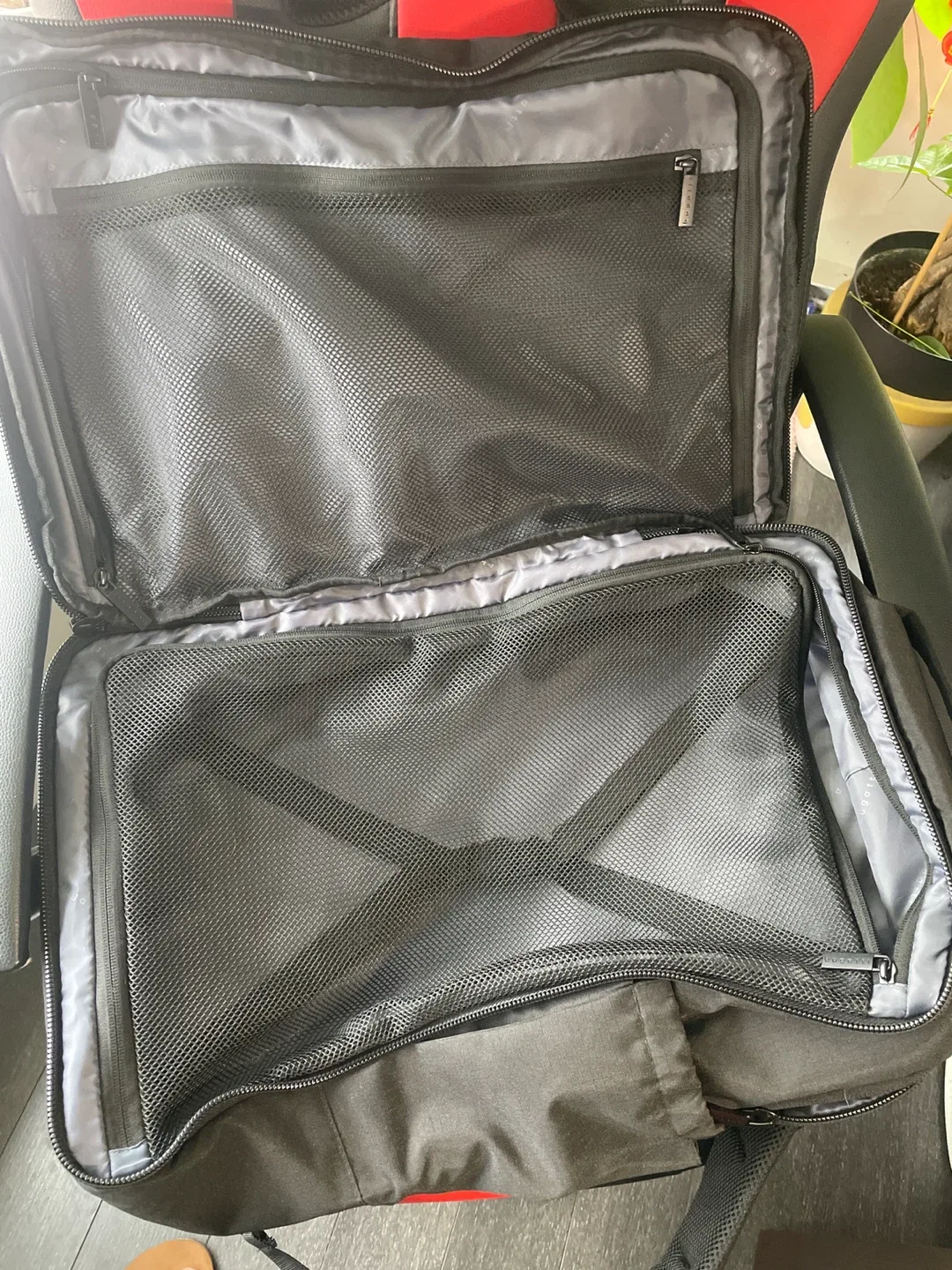 Bugatti Hybrid 2-in-1 Duffle Bag/Backpack image indicator(3)