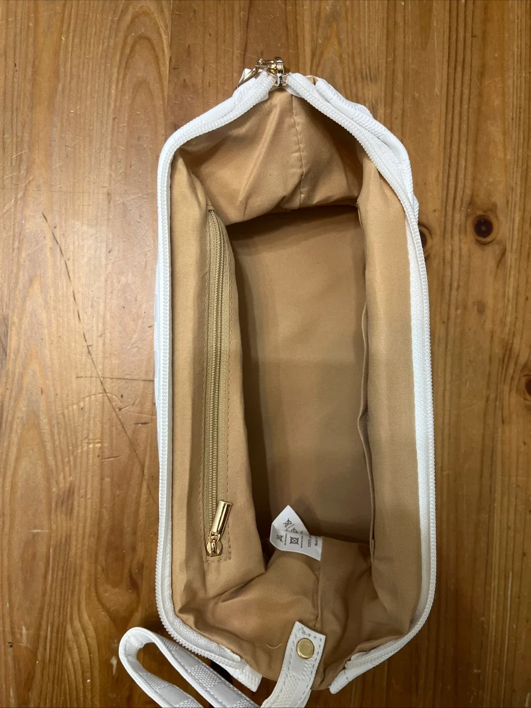 White Checkered Pattern Cosmetic Bag image indicator(2)