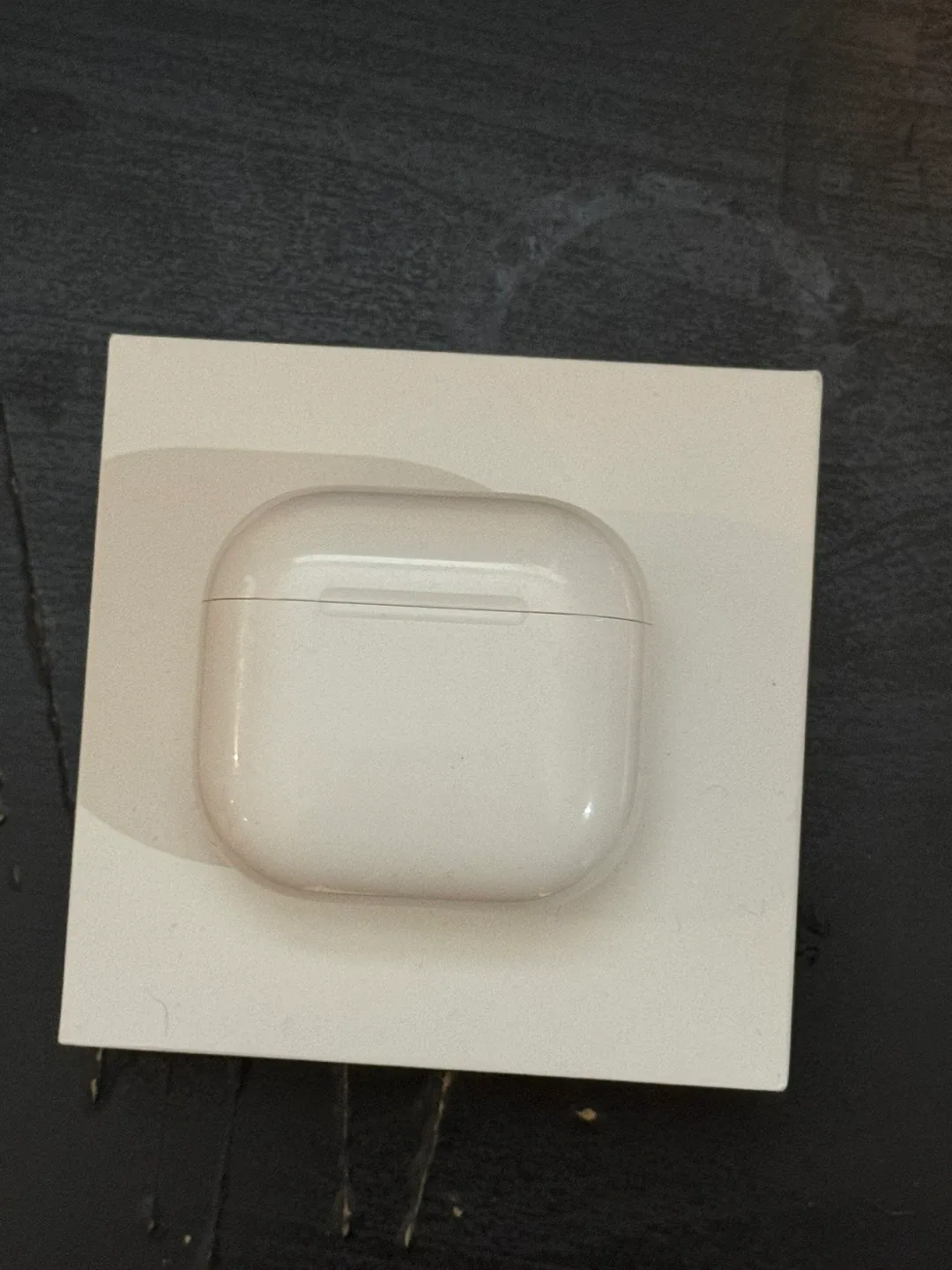 Apple AirPods 4 with Charging Case image indicator(3)