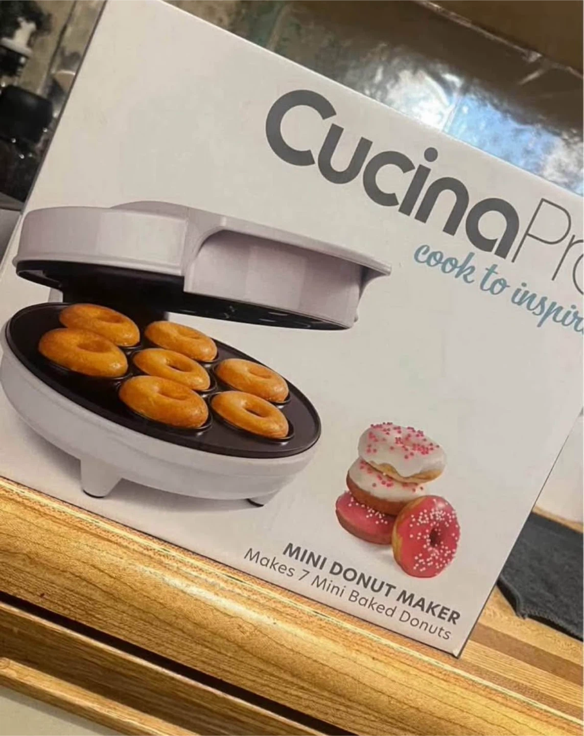 Mini Donut Maker - Makes 7!