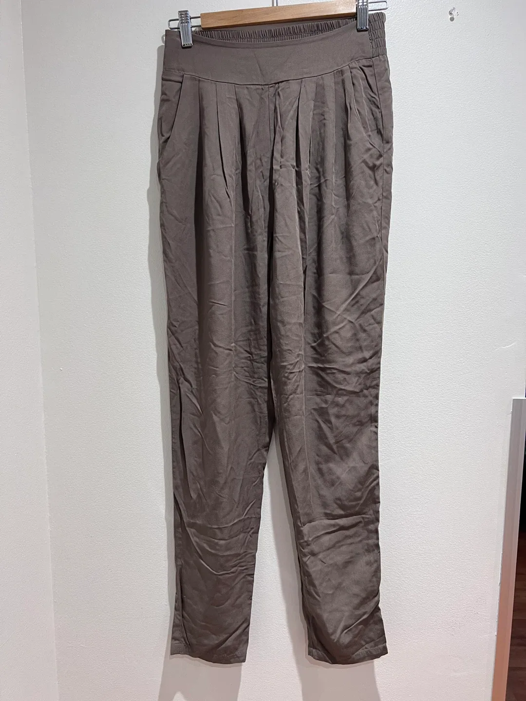 variety of women’s pants image indicator(4)