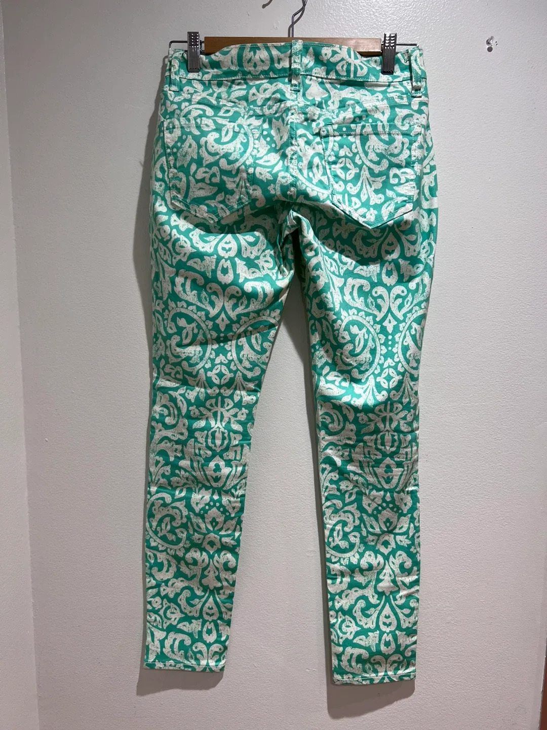 variety of women’s pants image indicator(2)