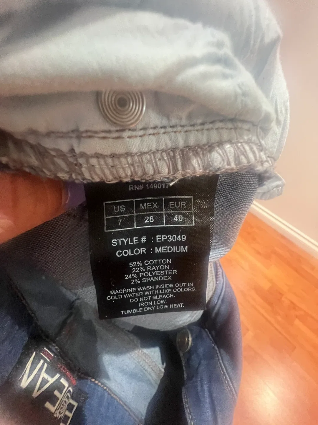 2 pairs of Women’s jeans image indicator(3)