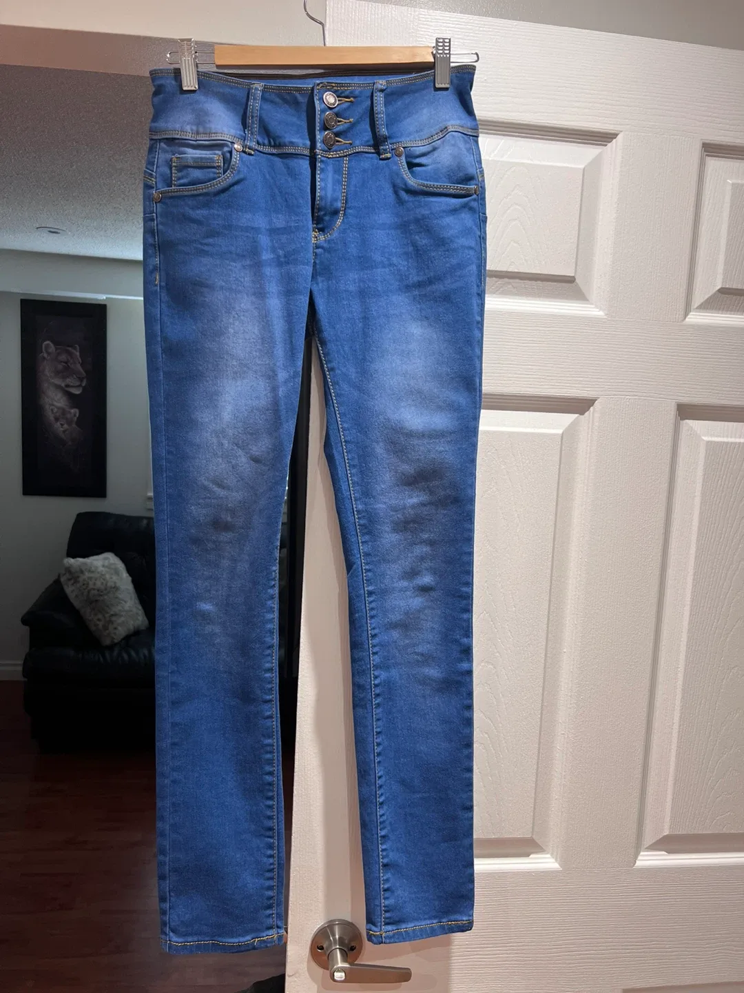 2 pairs of Women’s jeans image indicator(4)