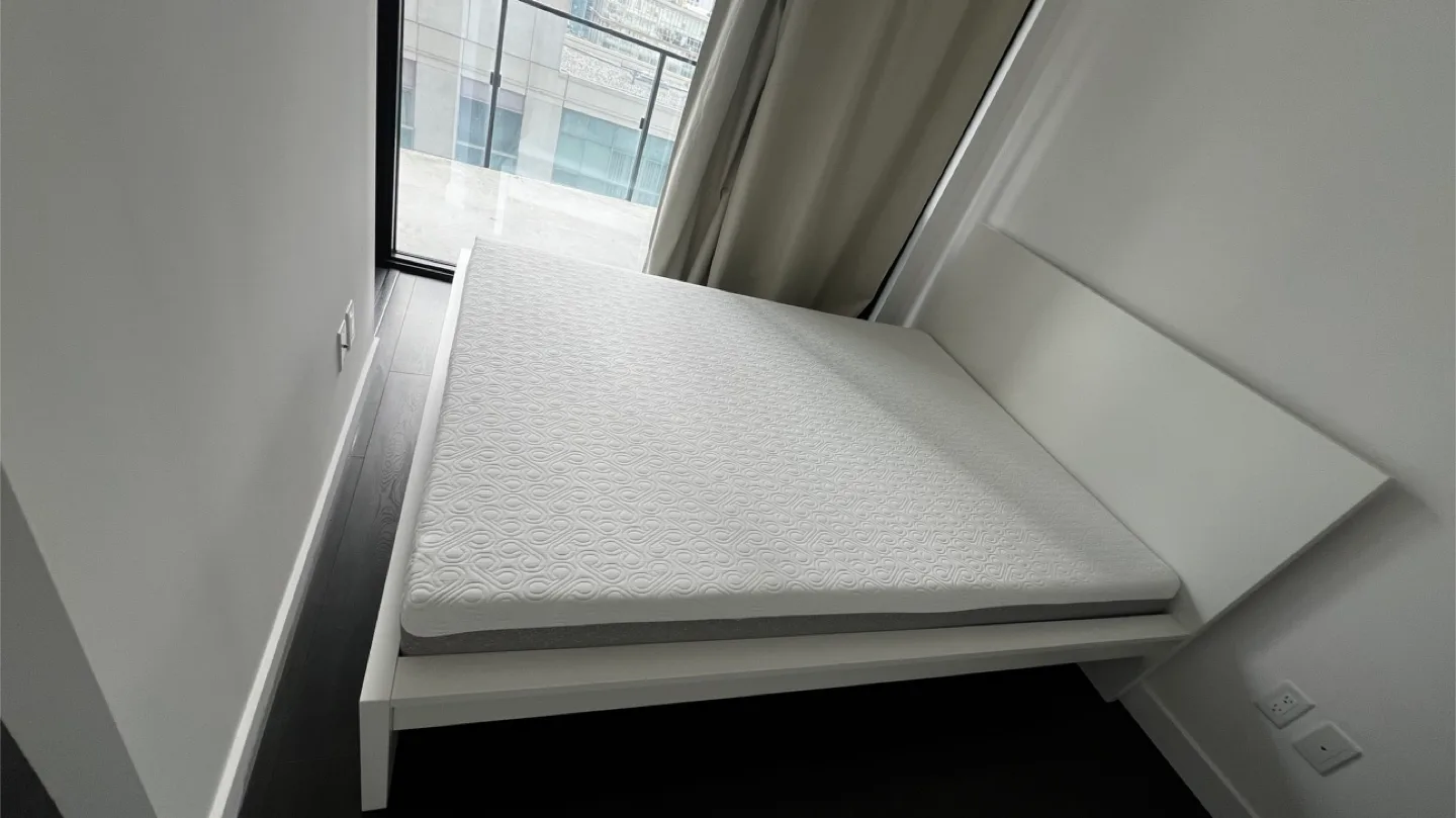 Bloom Mattress - Like New! image indicator(4)