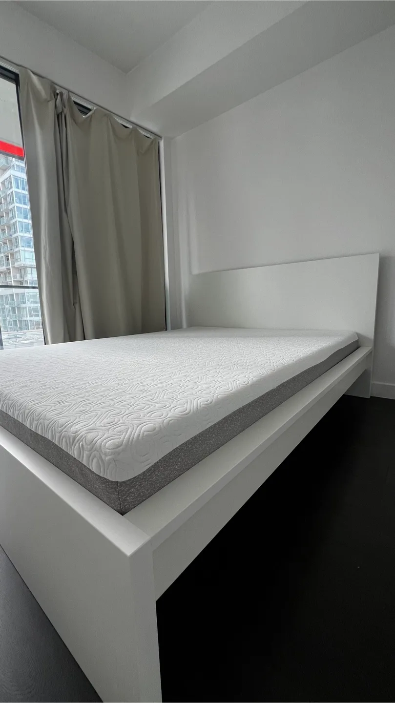 Bloom Mattress - Like New! image indicator(3)