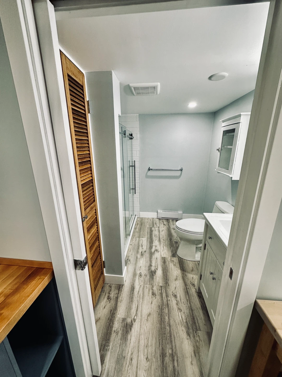 For Rent - Lakefront Self Contained 1 Bedroom Unit… - photo 3