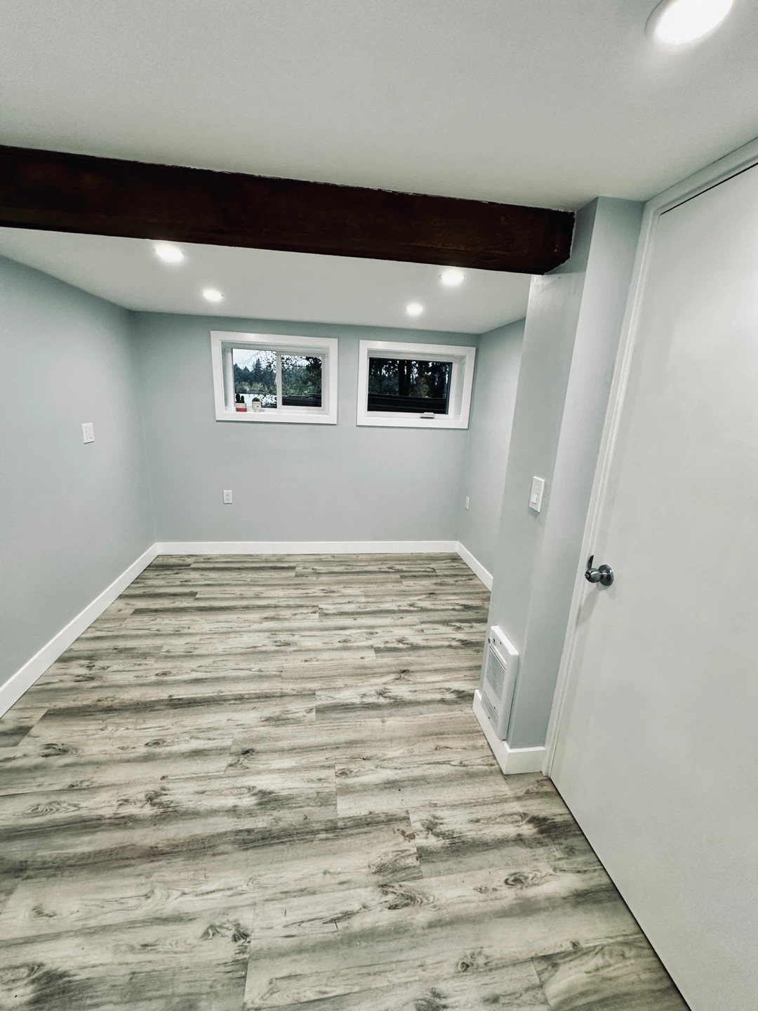 For Rent - Lakefront Self Contained 1 Bedroom Unit… - photo 4
