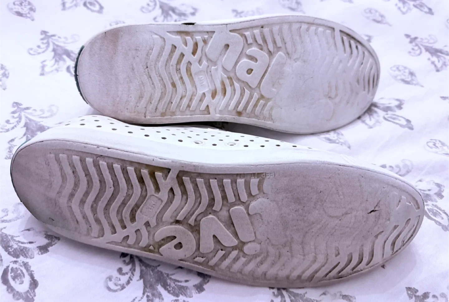 Native White Jefferson Slip-On Shoes image indicator(7)