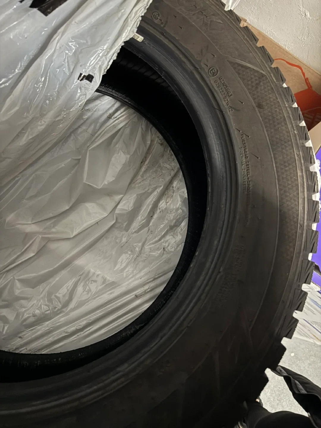 Set of 4 Hankook Winter i*cept X Tire 235/60R18 image indicator(6)